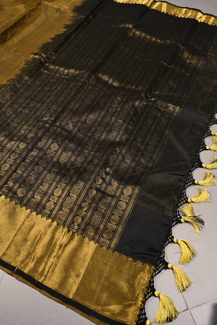 Deep Ollive Green Dual Tone Kanchi Silk Cotton Handloom Saree with Vairaoosi Zari Stripes and Distinct Paisley Motifs on Zari Border | SHOBITAM