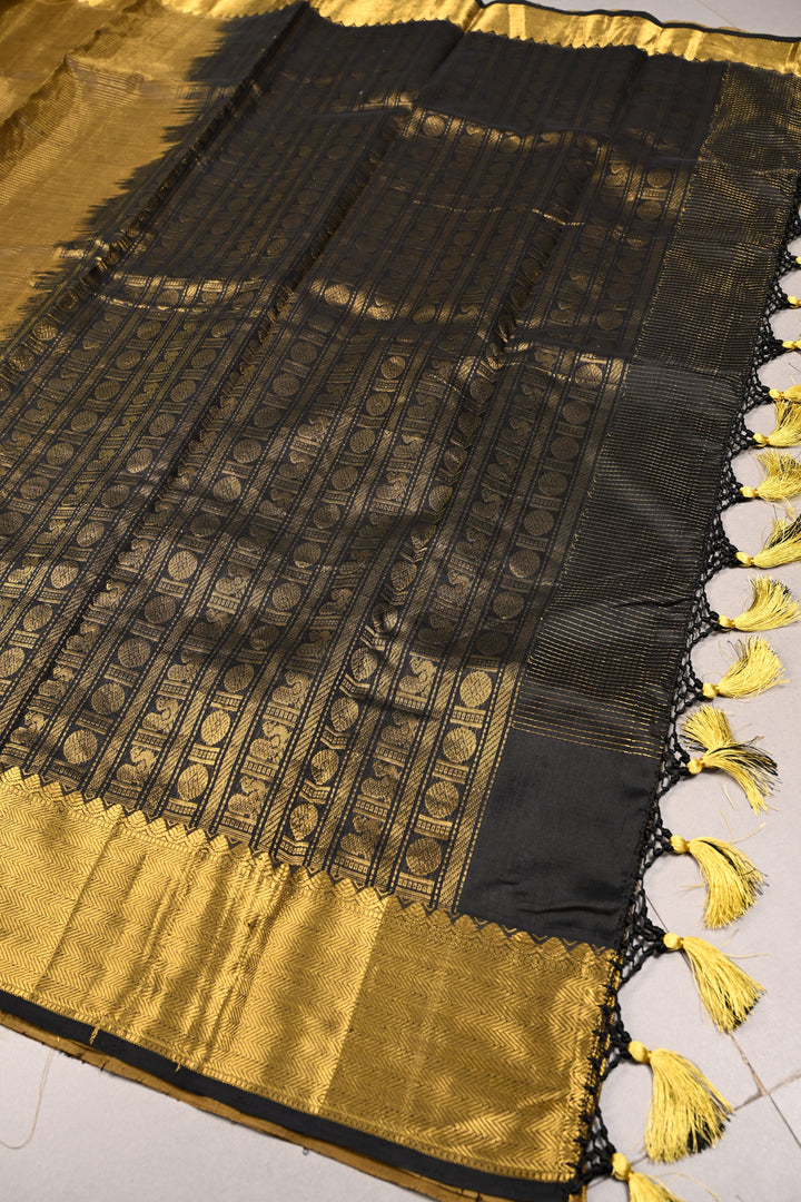 Deep Ollive Green Dual Tone Kanchi Silk Cotton Handloom Saree with Vairaoosi Zari Stripes and Distinct Paisley Motifs on Zari Border | SHOBITAM
