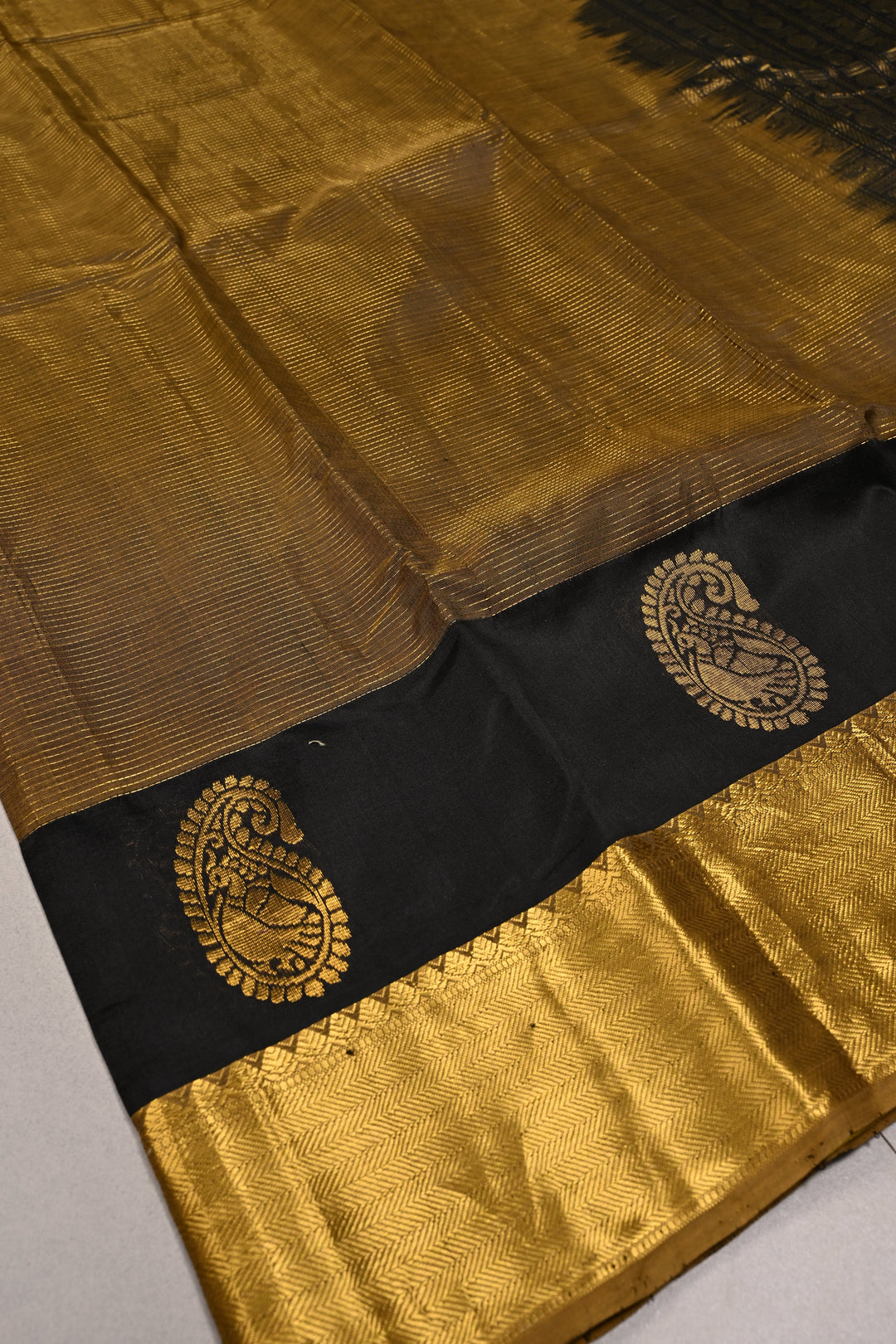 Deep Ollive Green Dual Tone Kanchi Silk Cotton Handloom Saree with Vairaoosi Zari Stripes and Distinct Paisley Motifs on Zari Border | SHOBITAM