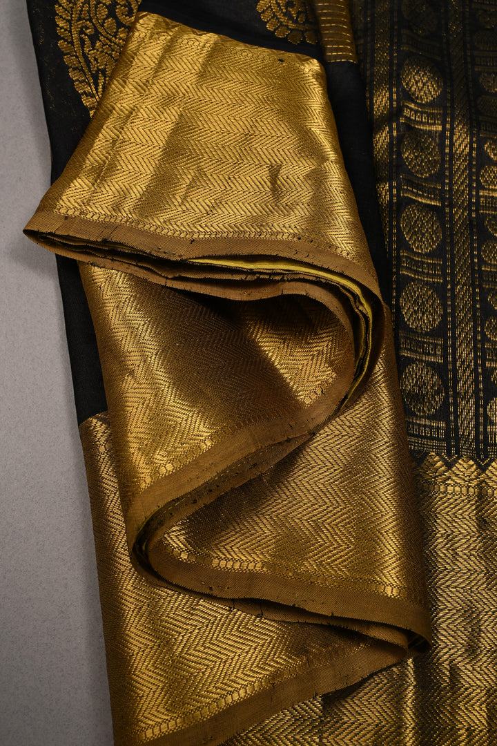 Deep Ollive Green Dual Tone Kanchi Silk Cotton Handloom Saree with Vairaoosi Zari Stripes and Distinct Paisley Motifs on Zari Border | SHOBITAM