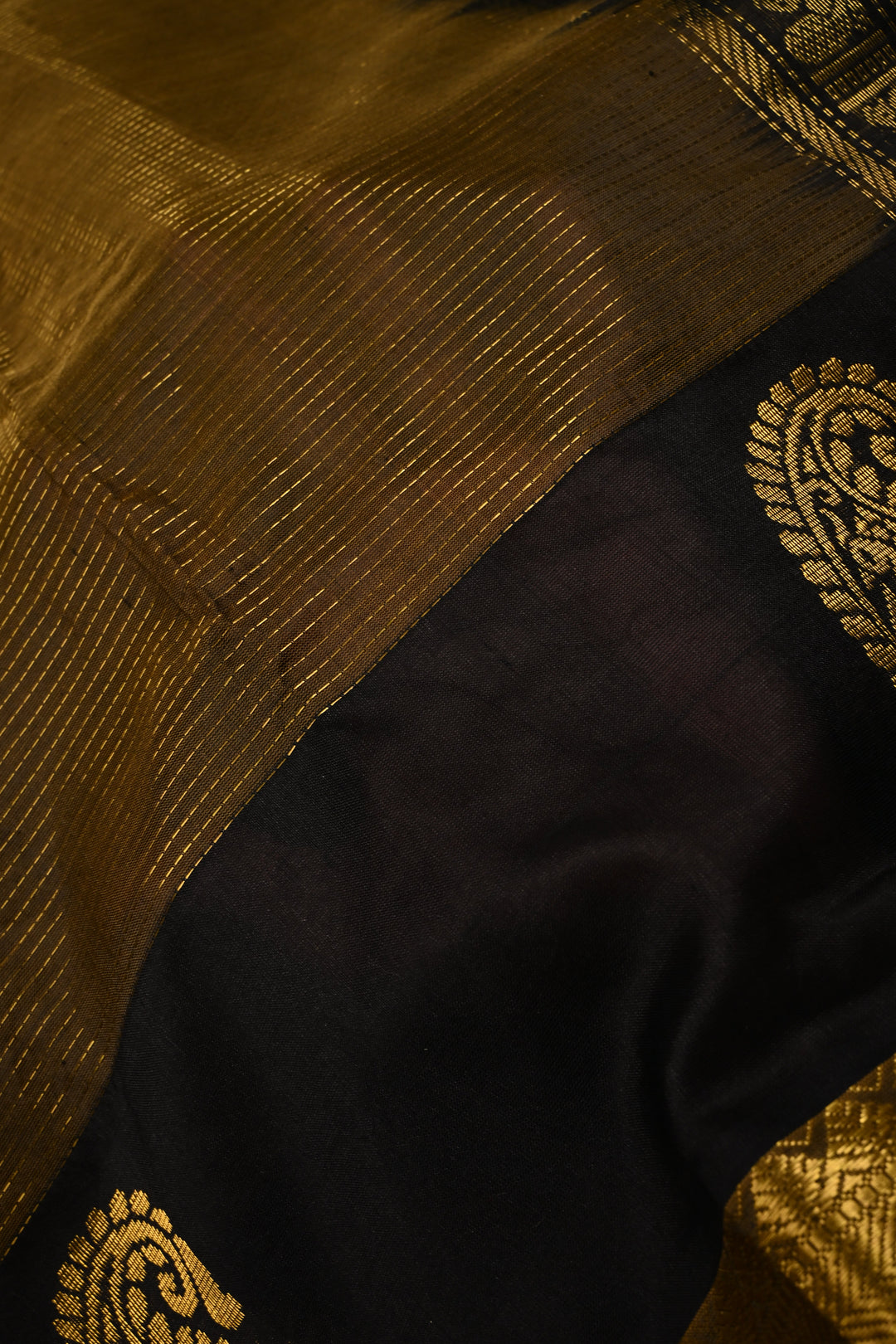 Deep Ollive Green Dual Tone Kanchi Silk Cotton Handloom Saree with Vairaoosi Zari Stripes and Distinct Paisley Motifs on Zari Border | SHOBITAM