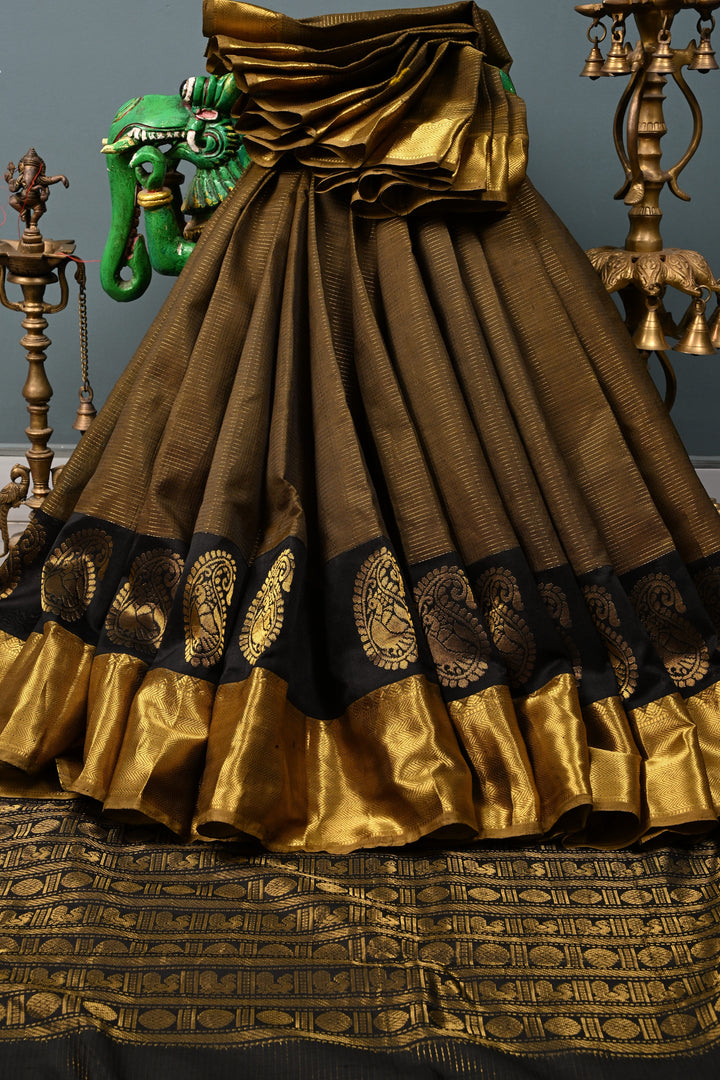 Deep Ollive Green Dual Tone Kanchi Silk Cotton Handloom Saree with Vairaoosi Zari Stripes and Distinct Paisley Motifs on Zari Border | SHOBITAM
