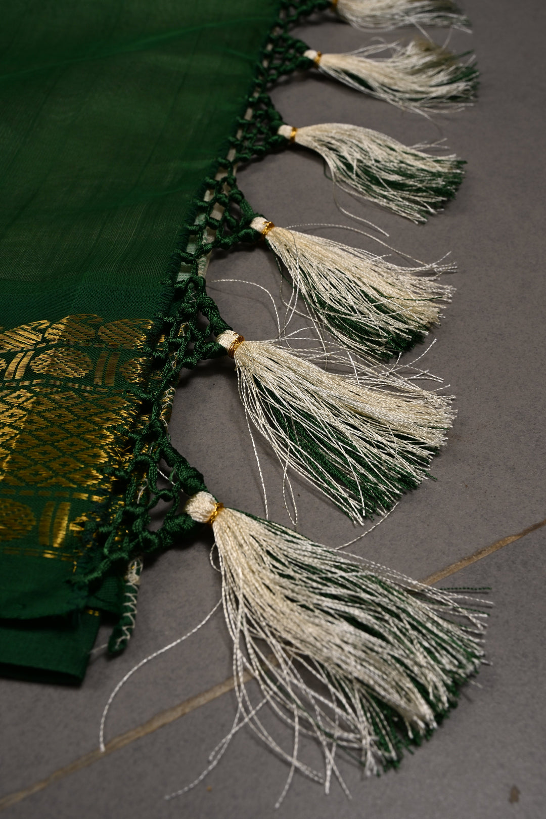 Ivory Kanchi Silk Cotton 100% Handloom Saree with Paisley Zari Buttas and Contrast Zari Border | SHOBITAM