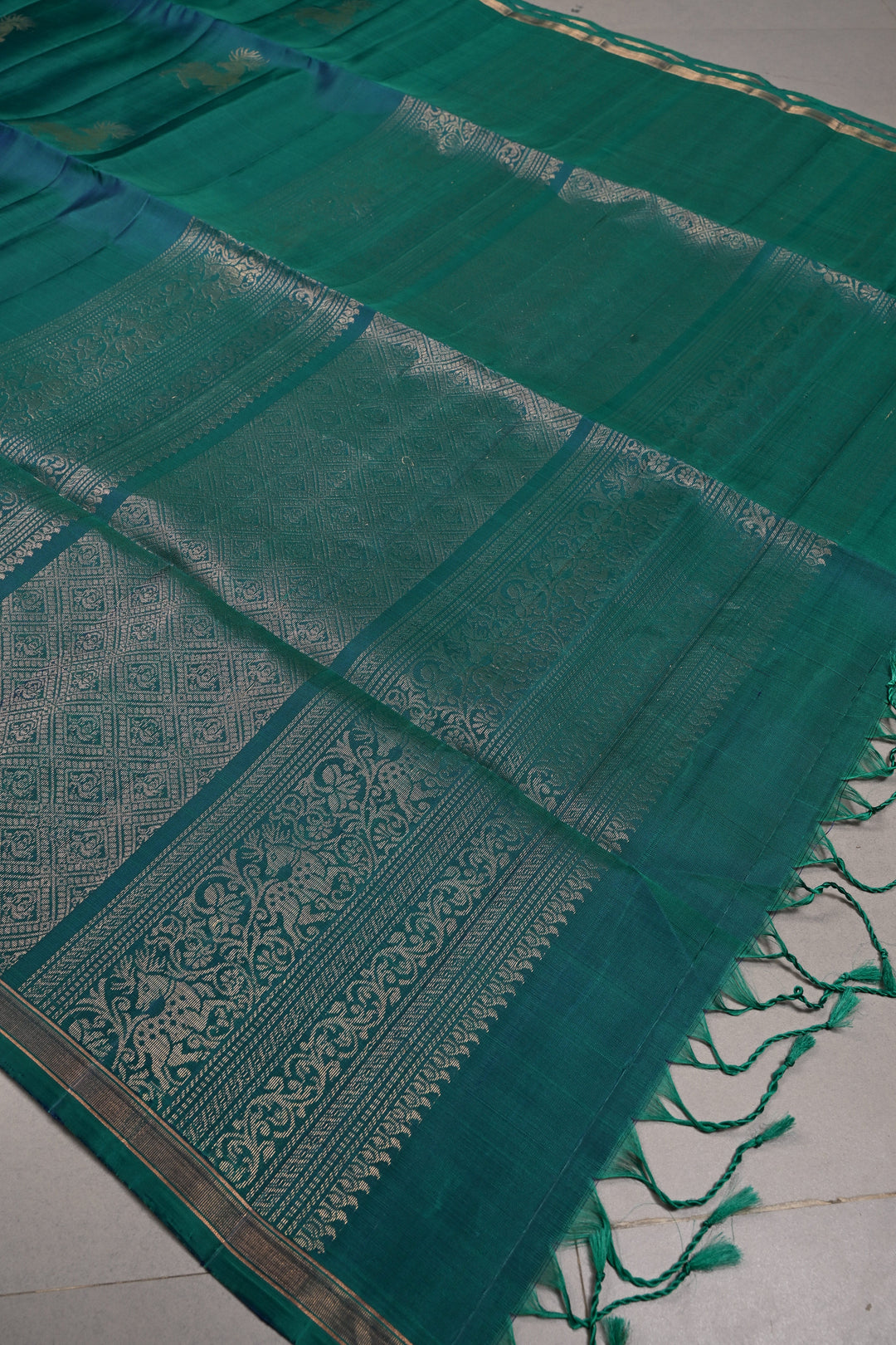Peacock Green Dual Tone Kanjivaram Soft Silk Saree with Deer Zari Buttas and Minimal Zari Border | SILK MARK CERTIFIED | SHOBITAM