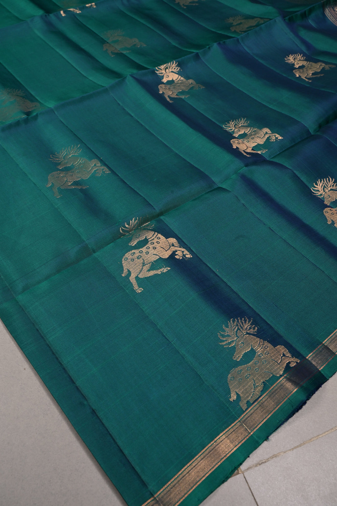 Peacock Green Dual Tone Kanjivaram Soft Silk Saree with Deer Zari Buttas and Minimal Zari Border | SILK MARK CERTIFIED | SHOBITAM