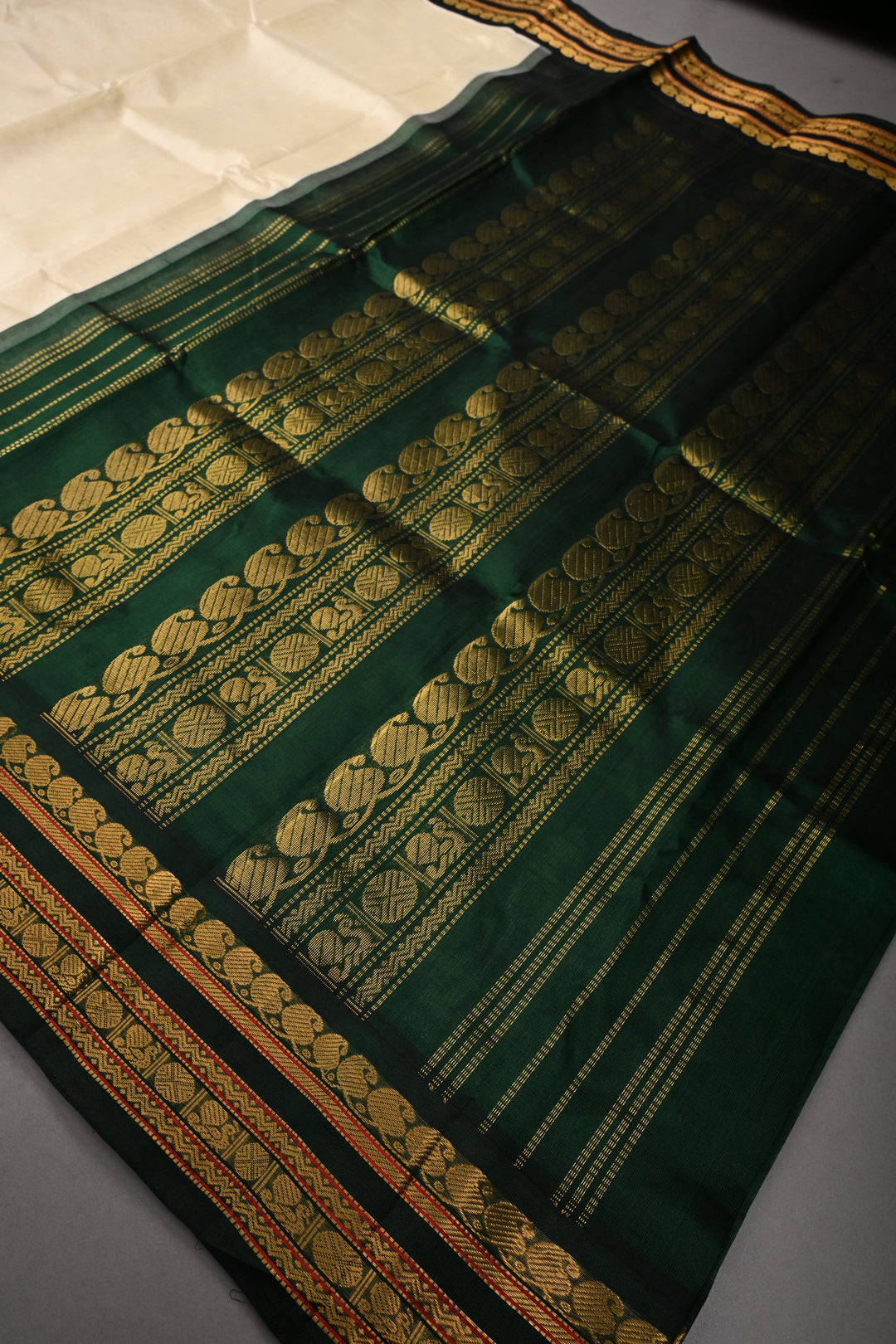 Off White Koravi Kanchi Silk Cotton 100% Handloom Saree with Contrast Zari Border | SHOBITAM