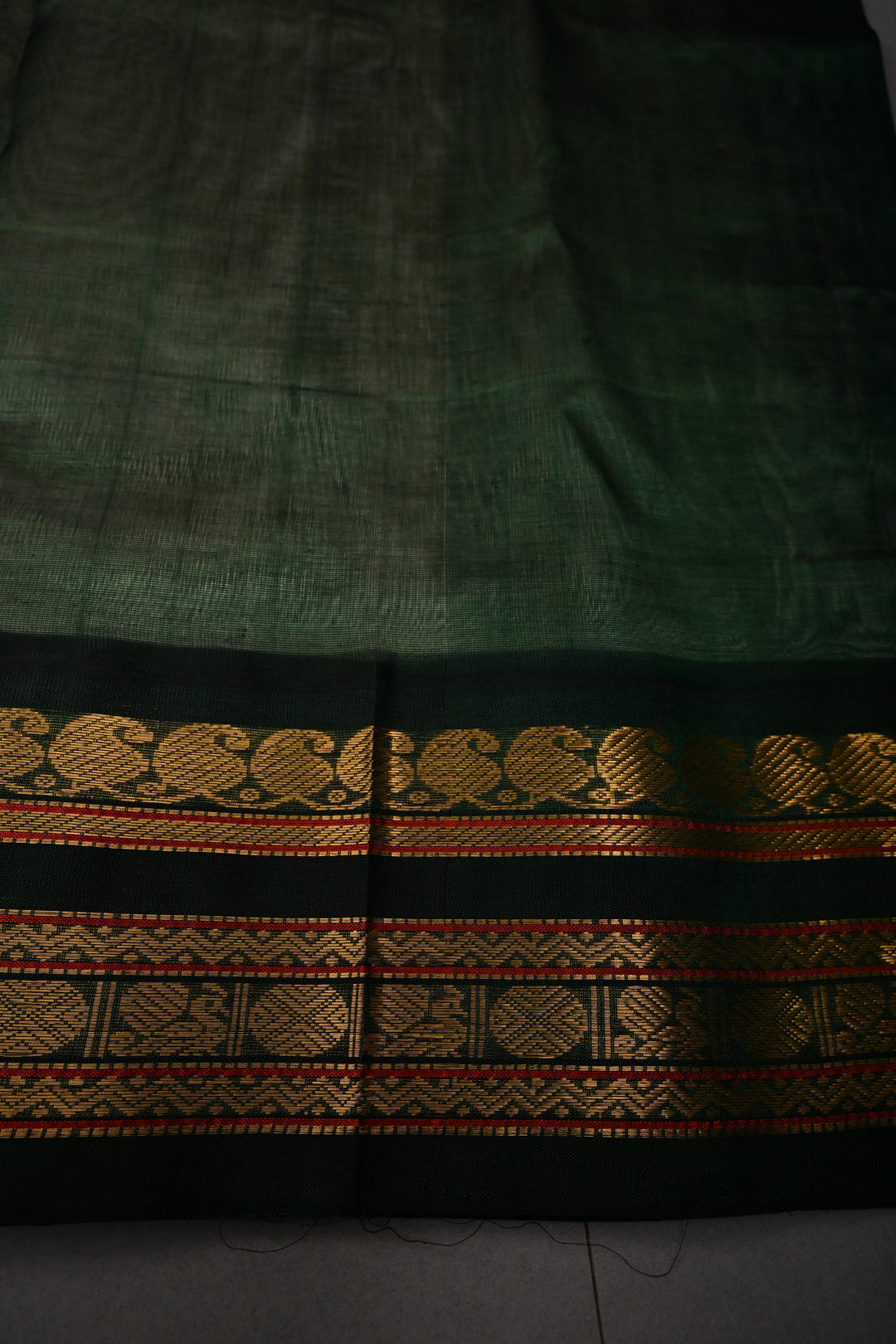 Off White Koravi Kanchi Silk Cotton 100% Handloom Saree with Contrast Zari Border | SHOBITAM
