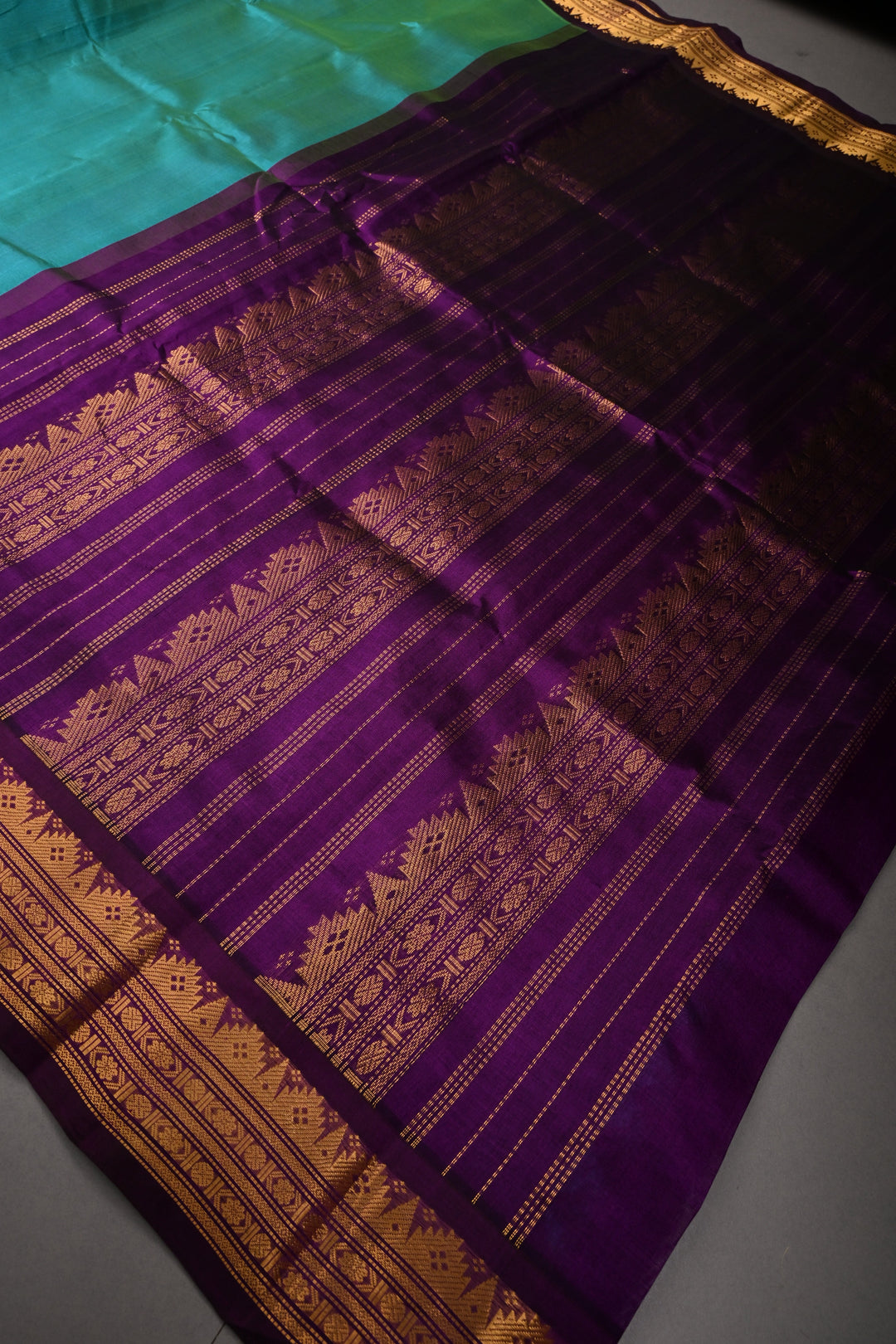 Cyan-Green Dual tone Korvai Kanchi Silk Cotton 100% Handloom Saree with Contrast Zari Border | SHOBITAM