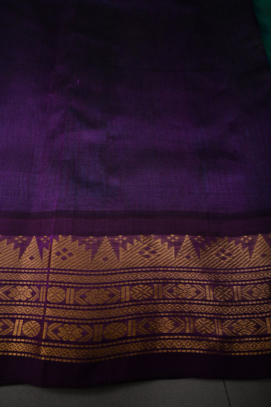 Cyan-Green Dual tone Korvai Kanchi Silk Cotton 100% Handloom Saree with Contrast Zari Border | SHOBITAM