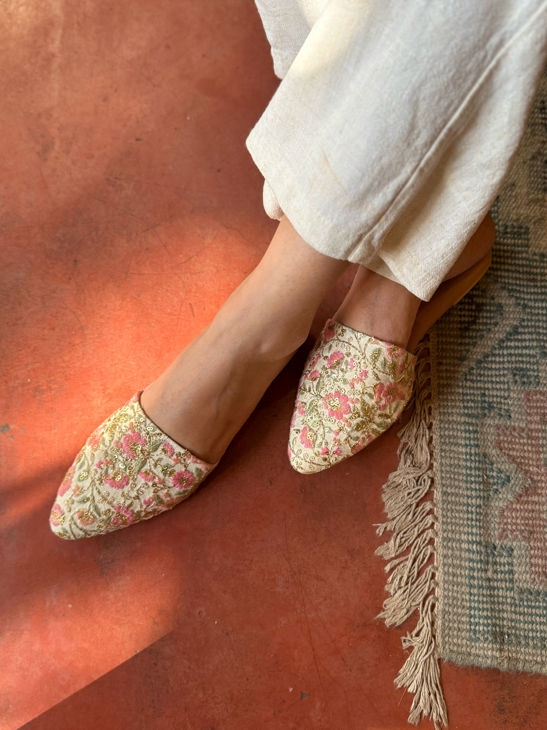 BLOSSOM Ivory Floral Embroidery jutties