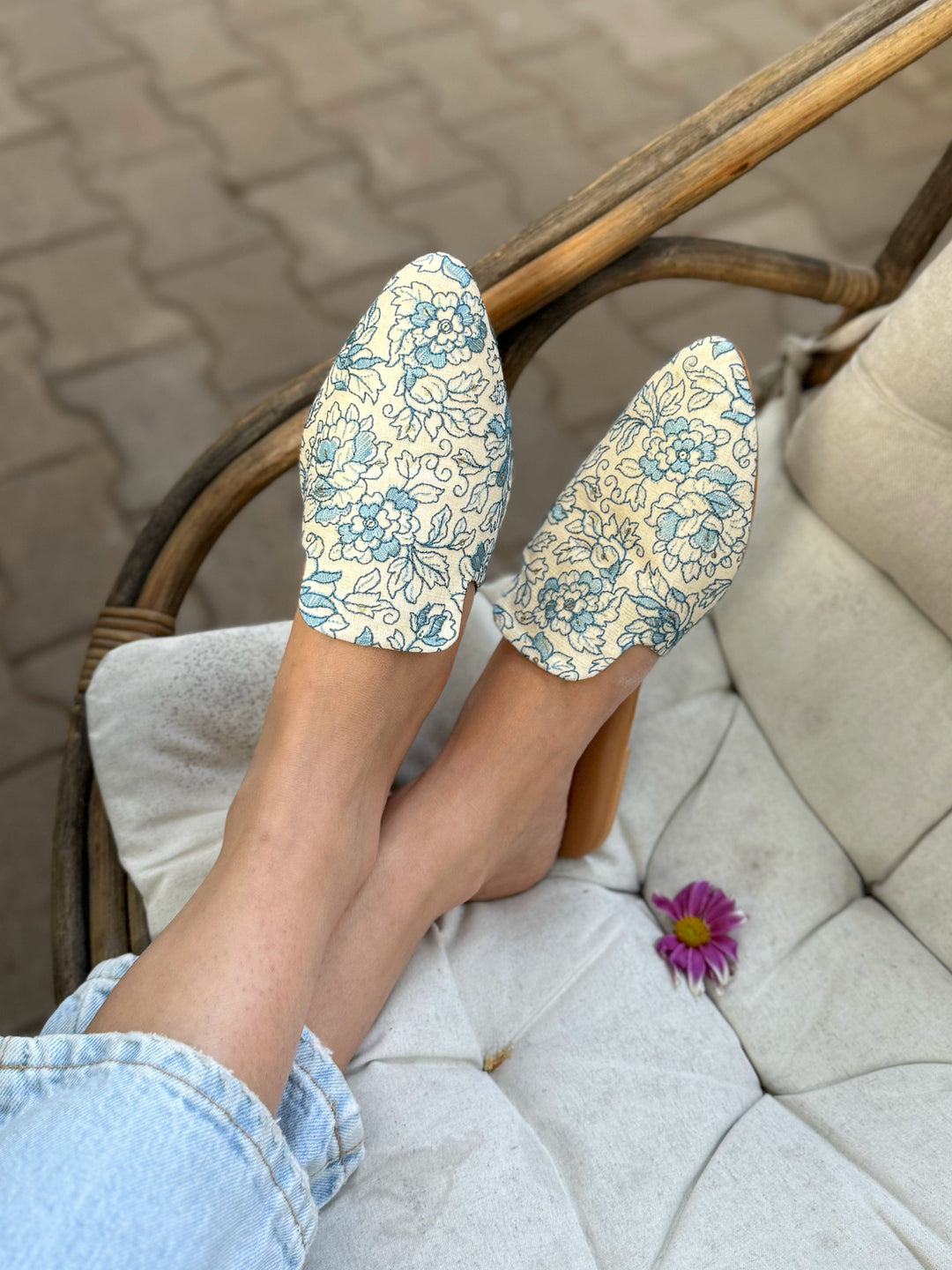 DAYDREAMER Ivory Embroidered Jutties