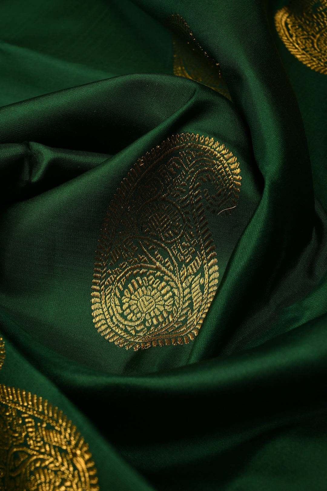 Emerald Green Korvai Kanjivaram Pure Silk Saree with Paisley Zari Buttas and Contrast Zari Border | SILK MARK CERTIFIED | SHOBITAM