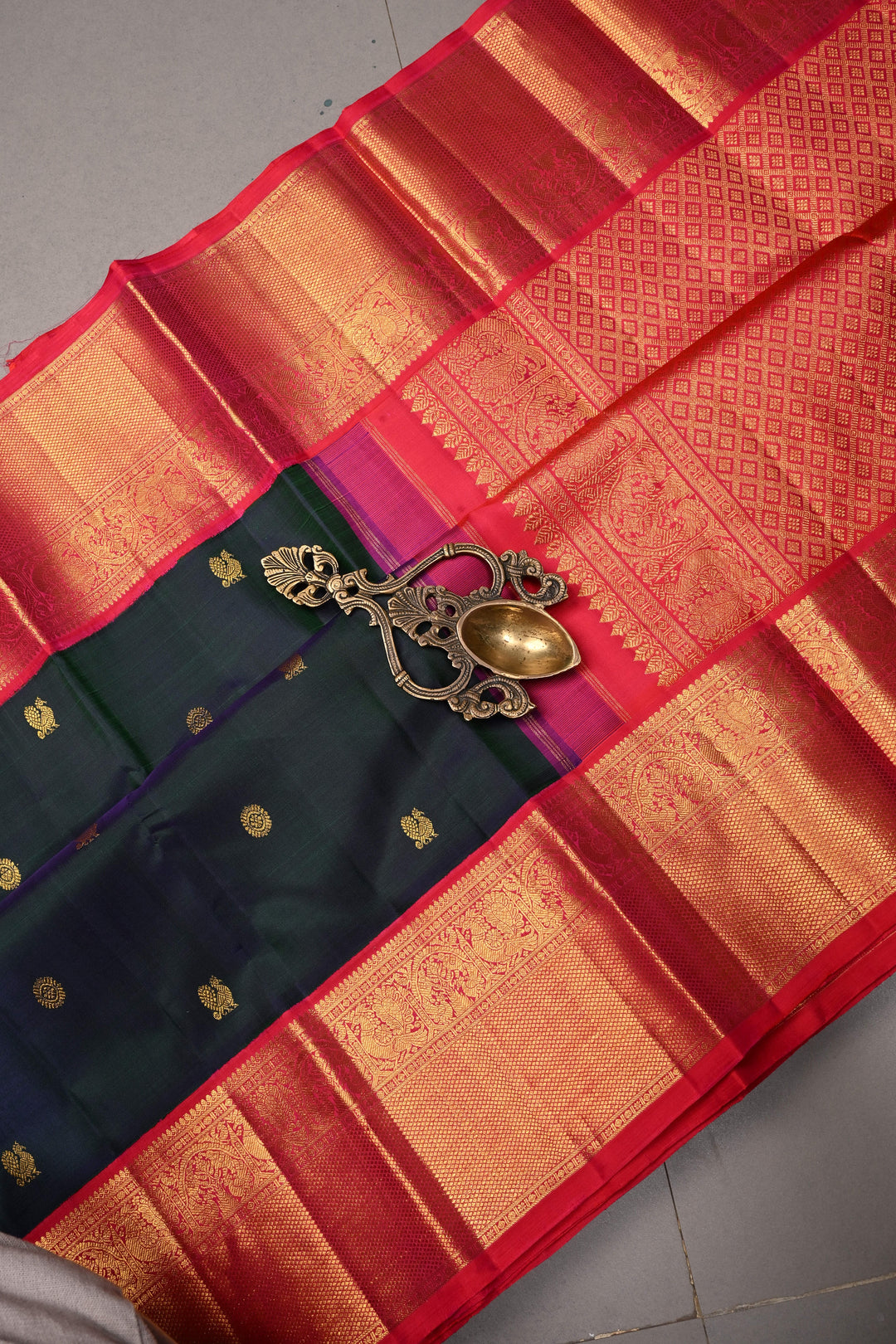 Peacock Green Dual tone Korvai Kanjivaram Pure Silk Saree with Zari Buttas and Contrast Zari Border | SILK MARK CERTIFIED