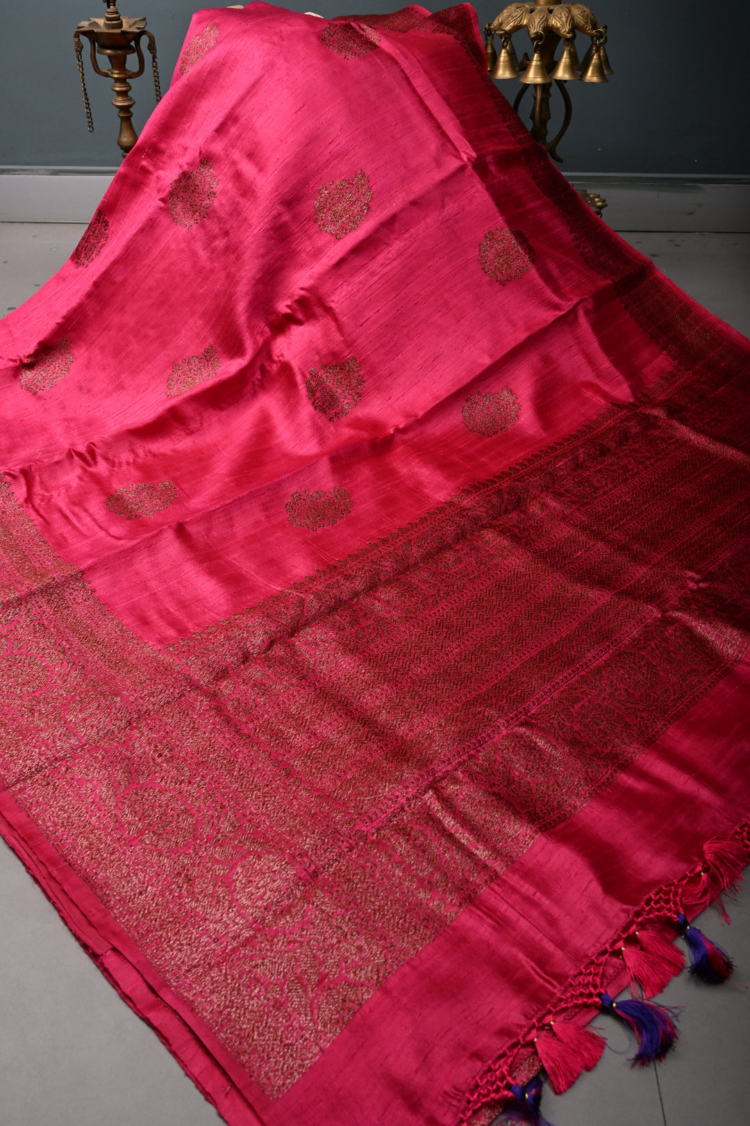 Magenta Banarasi Raw Silk Saree with Antique Floral Zari Buttas and Zari Border | SILK MARK CERTIFIED | SHOBITAM (Copy)