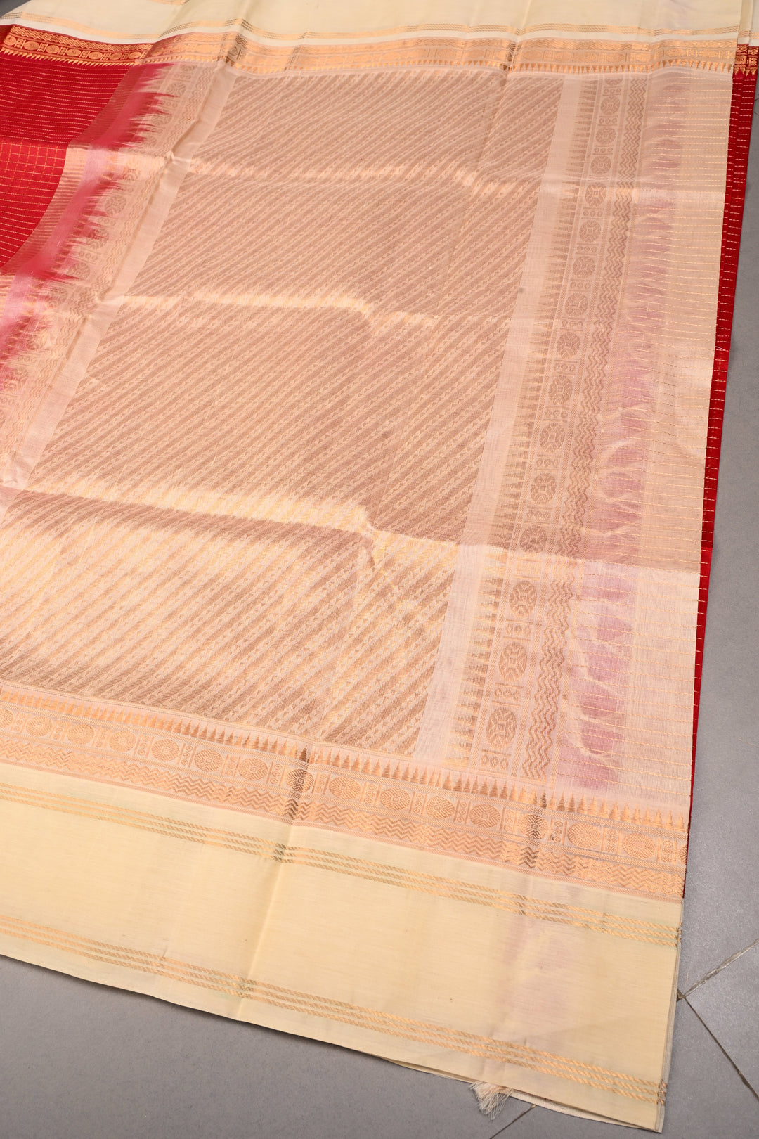Red Korvai Kanchi Silk Cotton Handloom Saree with Checks Pattern and Contrast Zari Border