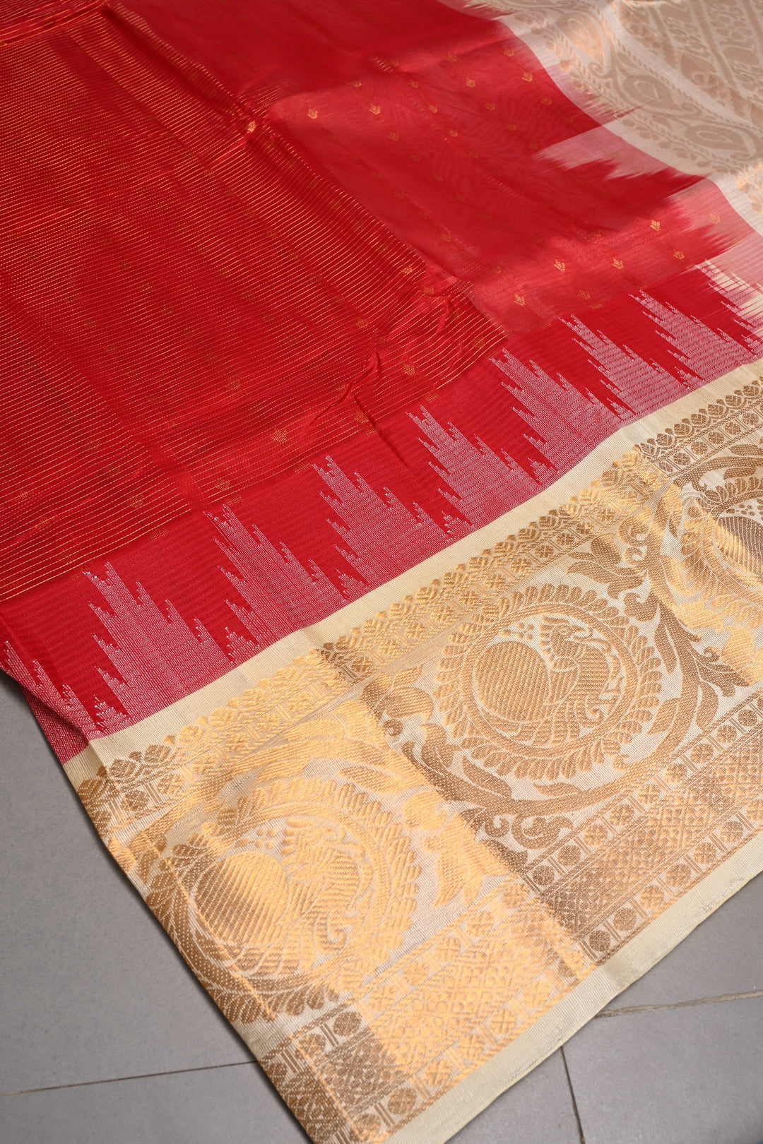 Red Vairaoosi Zari Stripes Kanchi Silk Cotton Handloom Saree with Zari Butta  and Zari Border | SHOBITAM
