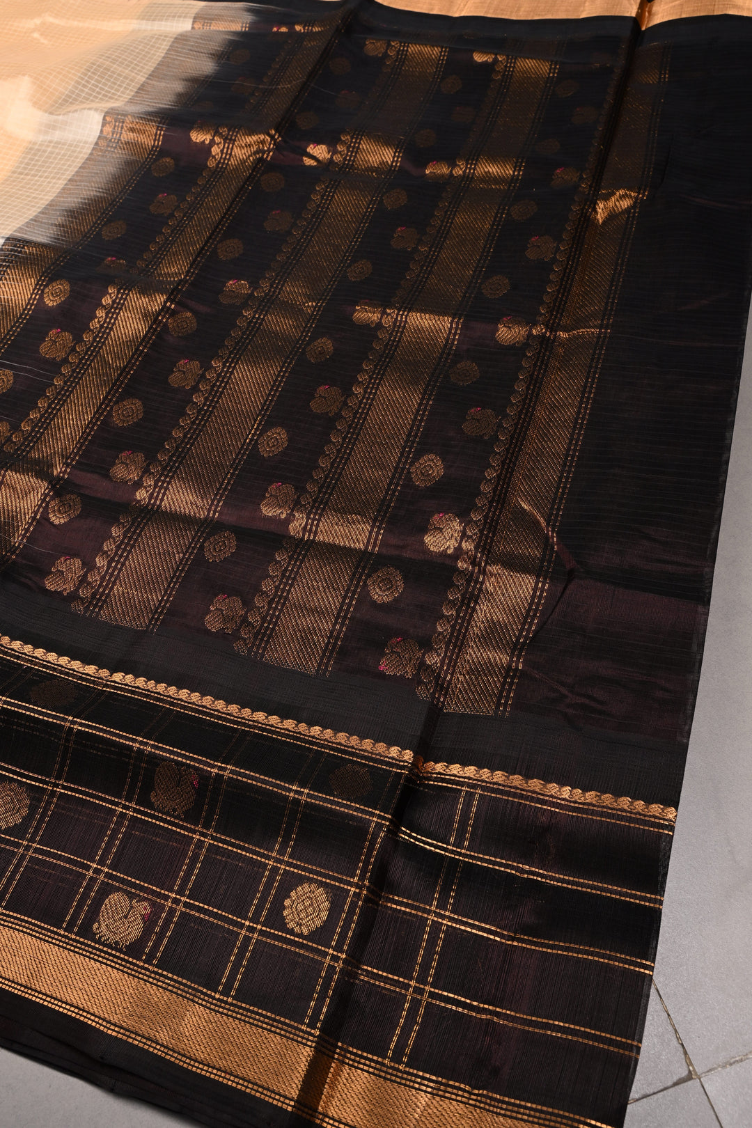Cream Korvai Kanchi Silk Cotton Handloom Saree with Checks Pattern and  Contrast Zari Border
