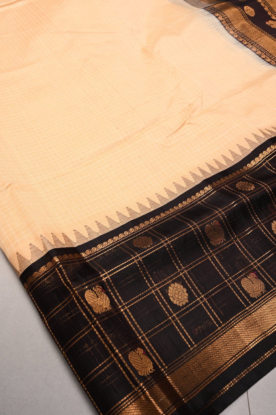 Cream Korvai Kanchi Silk Cotton Handloom Saree with Checks Pattern and  Contrast Zari Border