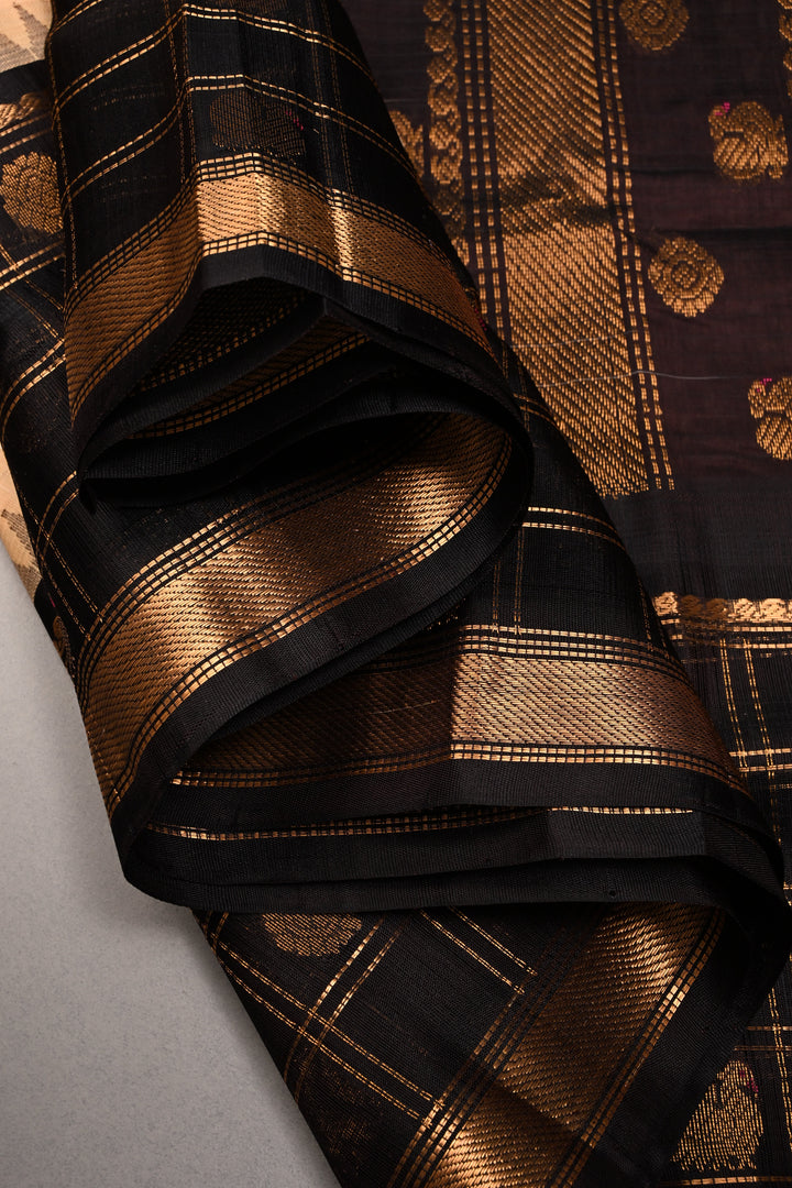 Cream Korvai Kanchi Silk Cotton Handloom Saree with Checks Pattern and  Contrast Zari Border
