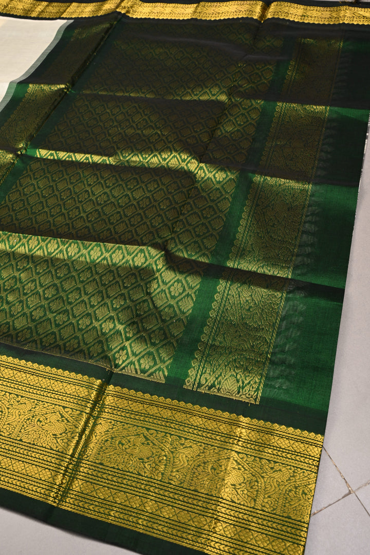 Off White Kanchi Silk Cotton Handloom Saree with  Contrast Zari Border | SHOBITAM