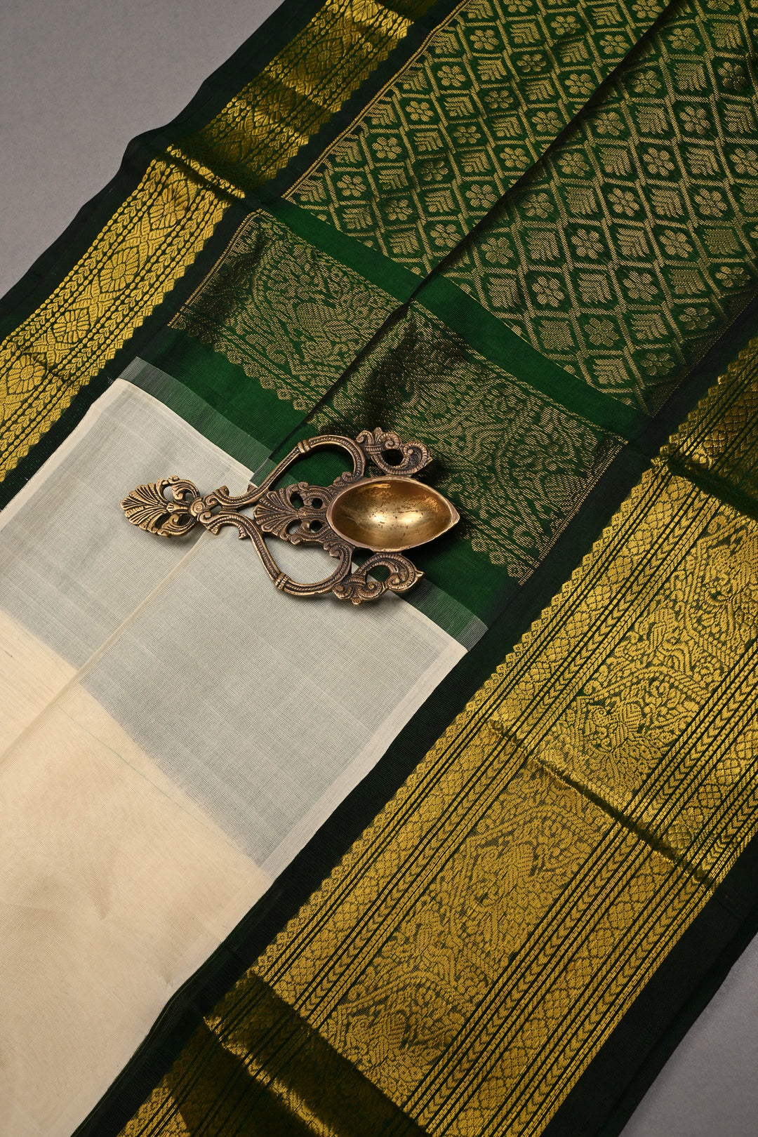 Off White Kanchi Silk Cotton Handloom Saree with  Contrast Zari Border | SHOBITAM