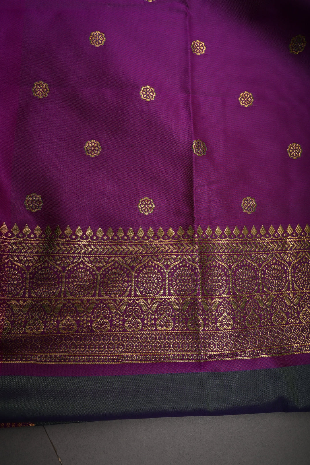 Green-Blue Dual tone Kanchi Semi Silk Saree with Zari Buttas and Contrast Rettaipet Zari Border | SHOBITAM