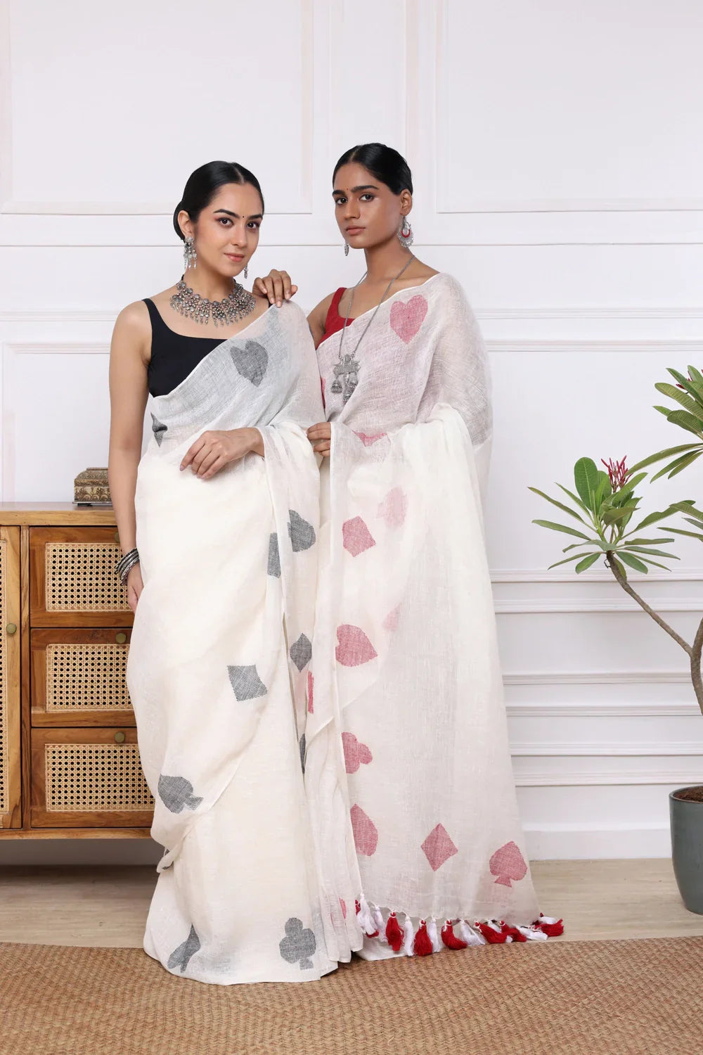 Handloom White & Black Pure Linen Teen Patti Jamdani Saree | SHOBITAM