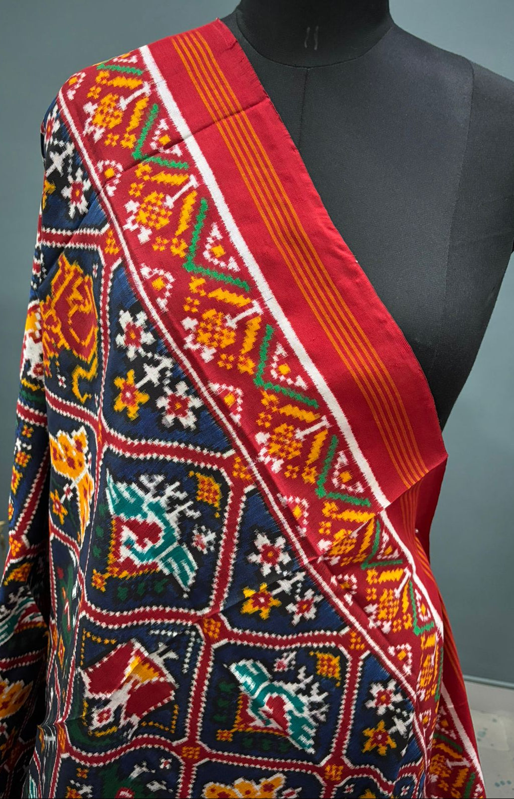 Dupatta : Authentic Double Ikkat Patan Patola Pure Silk Handwoven Duptatta in Deep Blue with Vanasingaram Design | SILK MARK CERTIFIED