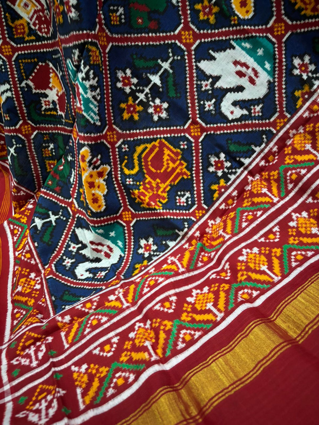 Dupatta : Authentic Double Ikkat Patan Patola Pure Silk Handwoven Duptatta in Deep Blue with Vanasingaram Design | SILK MARK CERTIFIED