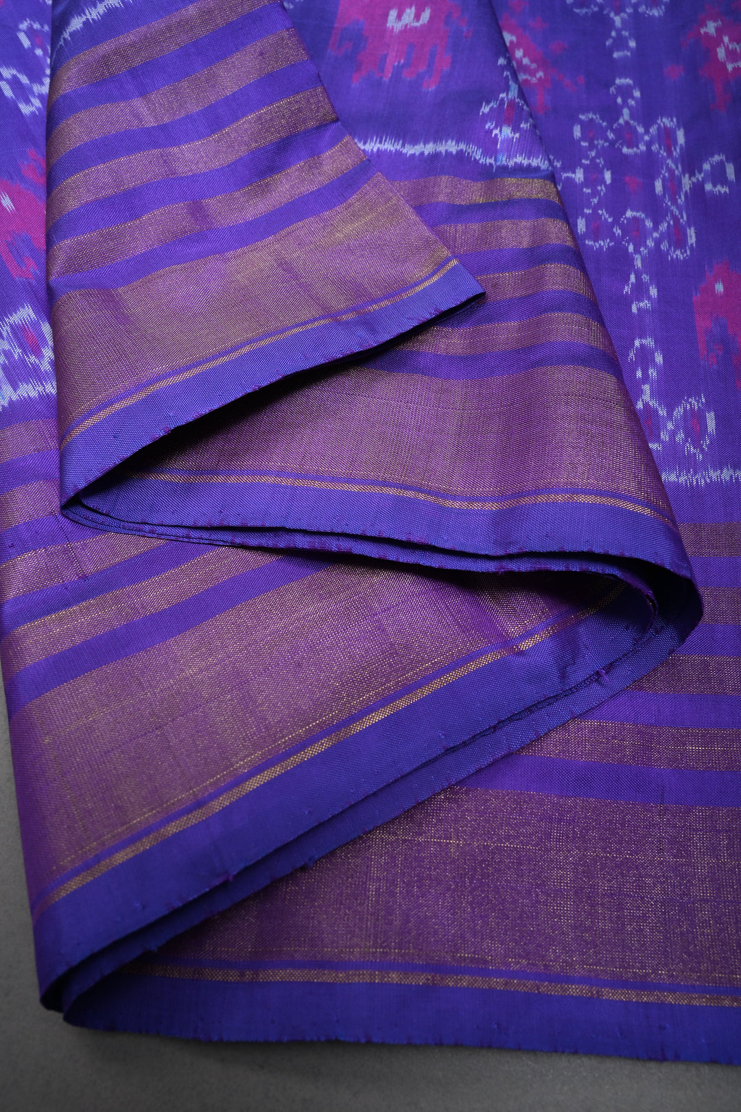 Lavender-Purple Pochampally Ikkat Pure Silk Saree with Rangoli Design and Stripes Zari Border | SILK MARK CERTIFIED | SHOBITAM
