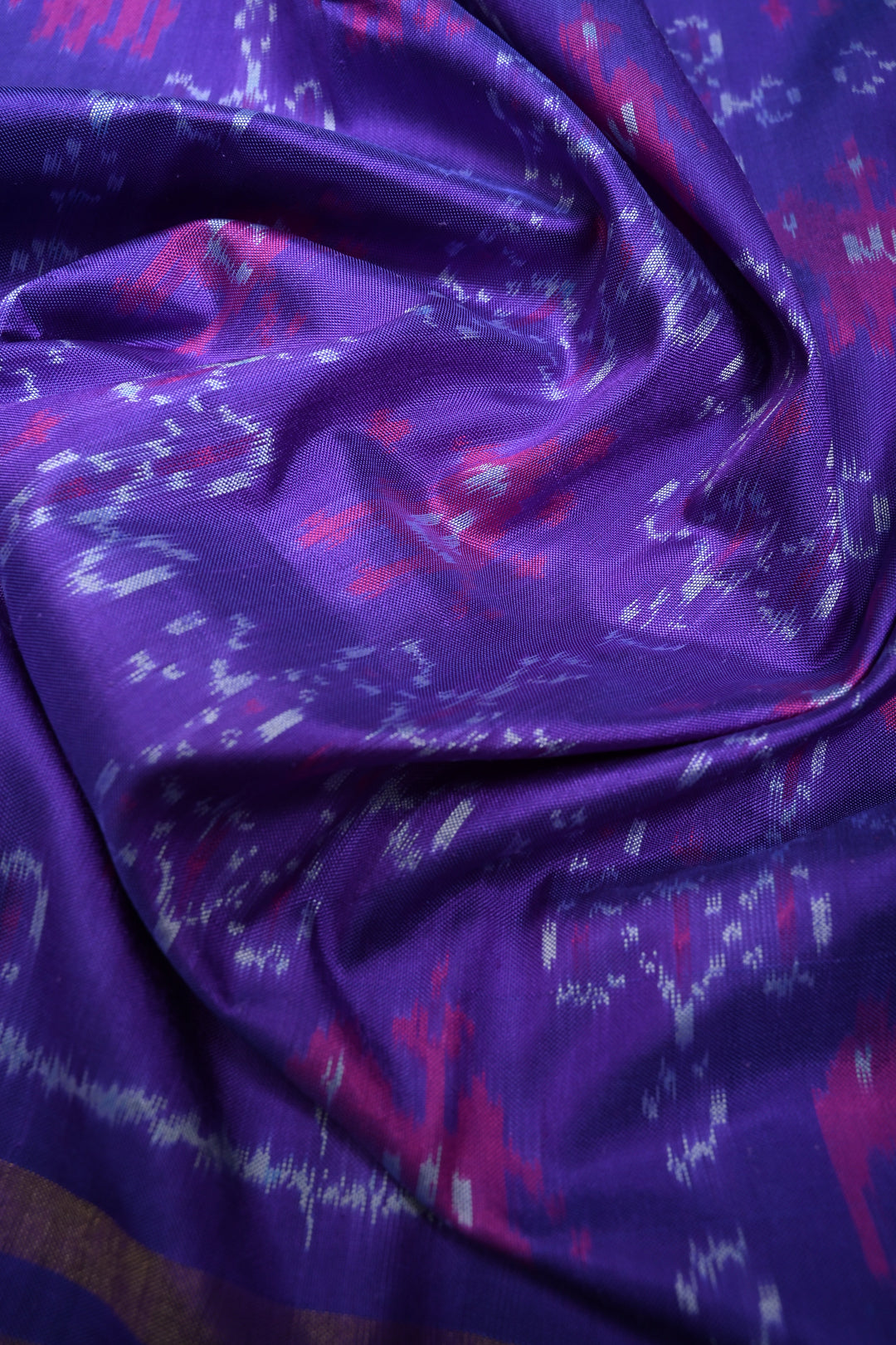 Lavender-Purple Pochampally Ikkat Pure Silk Saree with Rangoli Design and Stripes Zari Border | SILK MARK CERTIFIED | SHOBITAM