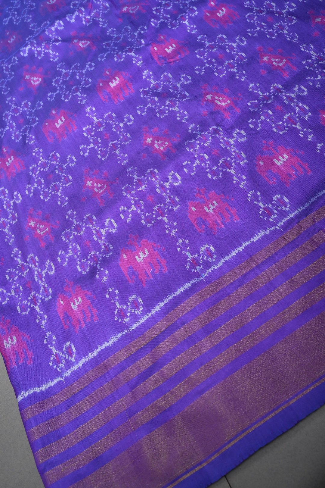 Lavender-Purple Pochampally Ikkat Pure Silk Saree with Rangoli Design and Stripes Zari Border | SILK MARK CERTIFIED | SHOBITAM