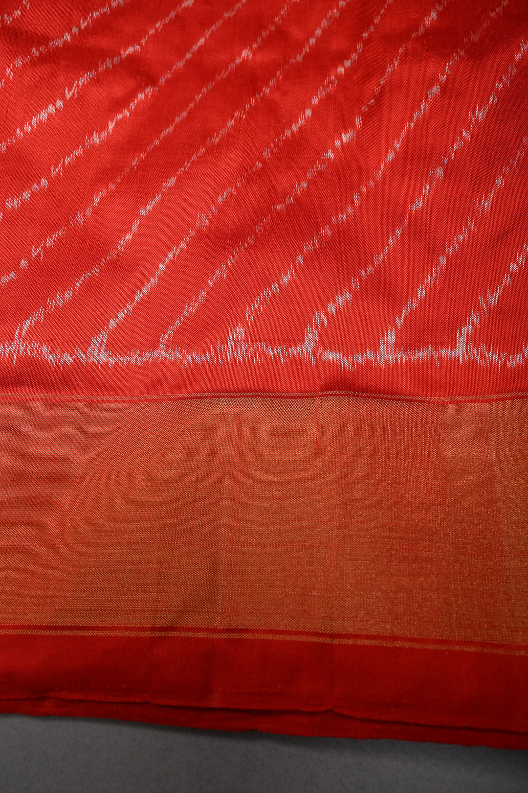 Leaf Green Dual Tone  Pochampally Ikkat Pure Silk Saree with Geometric Brocade and Contrast Tissue Border | SILK MARK CERTIFIED | SHOBITAM