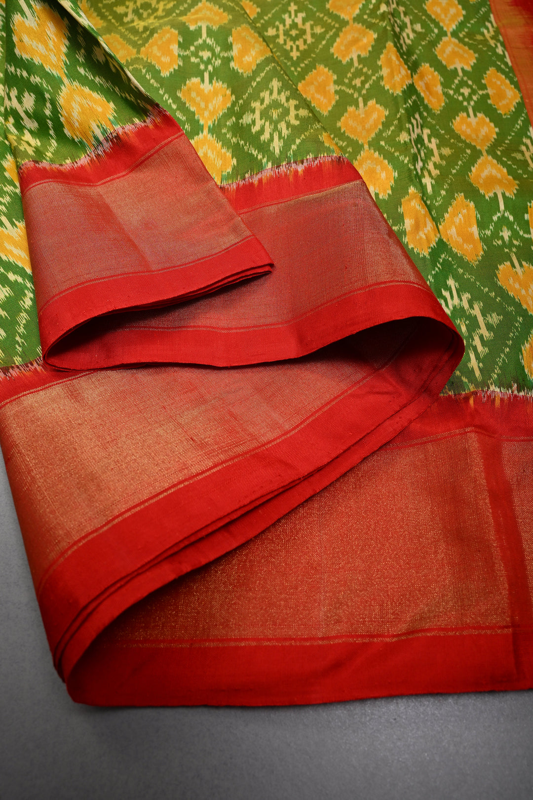 Leaf Green Dual Tone  Pochampally Ikkat Pure Silk Saree with Geometric Brocade and Contrast Tissue Border | SILK MARK CERTIFIED | SHOBITAM