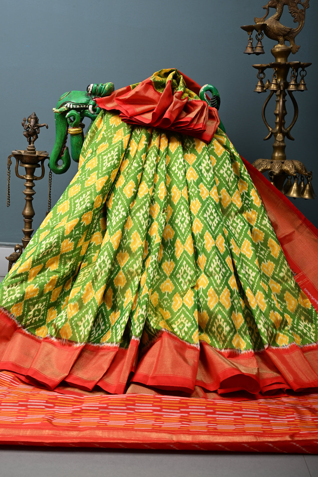 Leaf Green Dual Tone  Pochampally Ikkat Pure Silk Saree with Geometric Brocade and Contrast Tissue Border | SILK MARK CERTIFIED | SHOBITAM