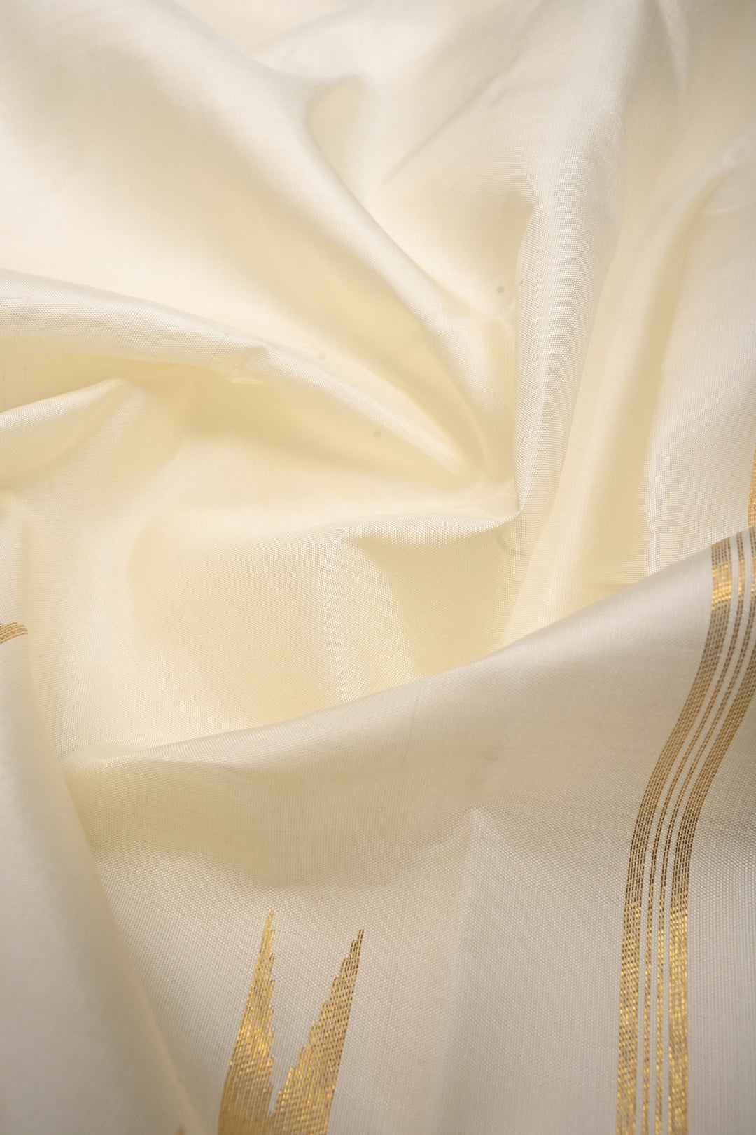 Ivory Kanjivaram Pure Silk Saree with Zari Temple Border and Grand Pallu | SILK MARK CERTIFIED