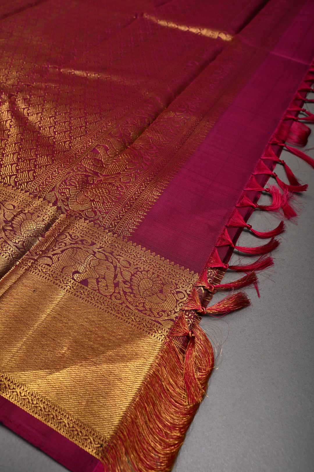Green Dual Tone Korvai Brocade on Pure Kanjivaram Silk Handloom Saree with Zari Buttas and Zari Border | SILK MARK CERTIFIED | SHOBITAM