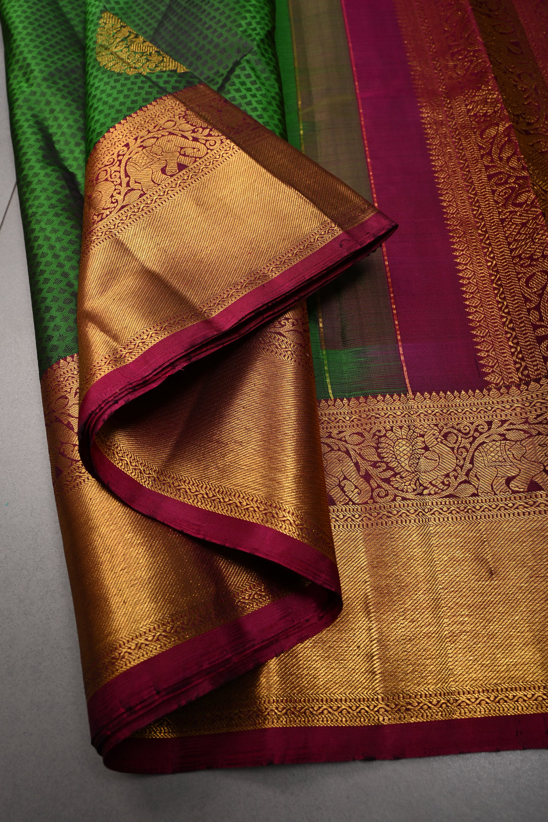 Green Dual Tone Korvai Brocade on Pure Kanjivaram Silk Handloom Saree with Zari Buttas and Zari Border | SILK MARK CERTIFIED | SHOBITAM
