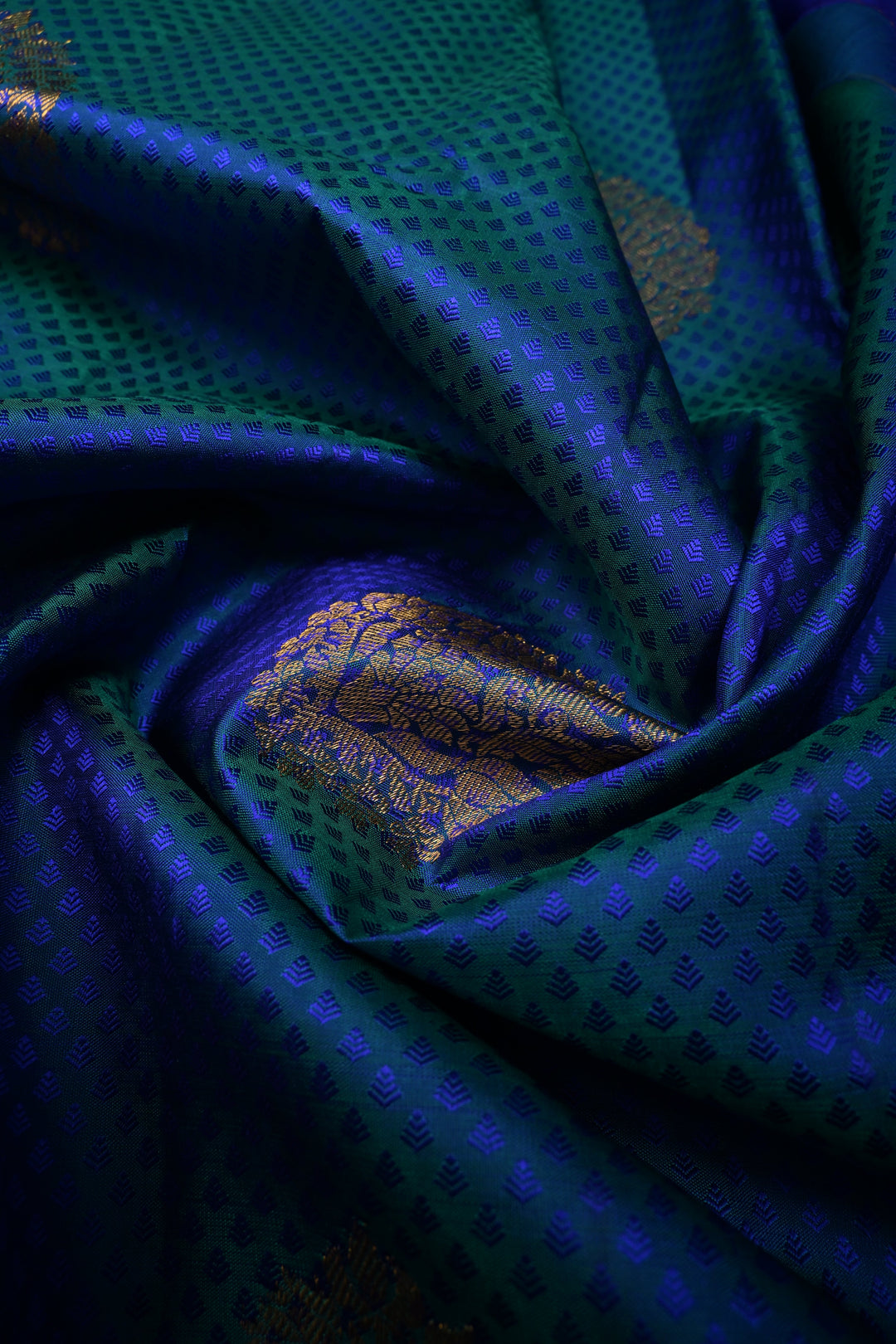Blue-Green Dual Tone Self Brocade on Pure Kanjivaram Silk Handloom Saree with Zari Buttas and Zari Border| SILK MARK CERTIFIED | SHOBITAM