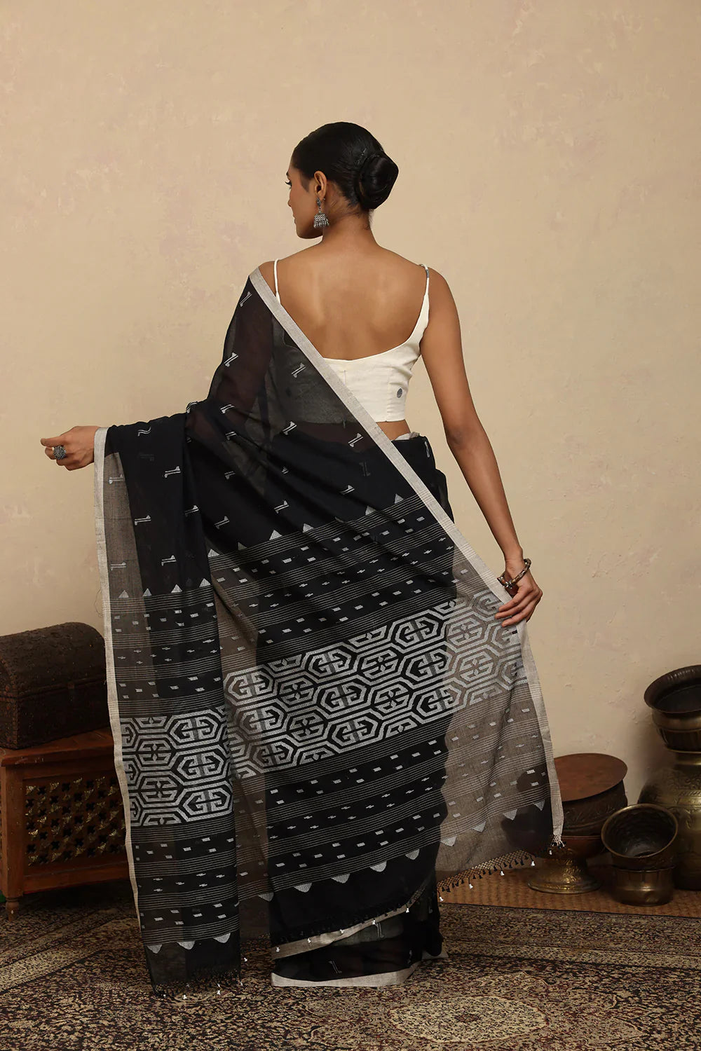 Handloom Black Contemporary Pure Cotton Jamdani Saree | SHOBITAM