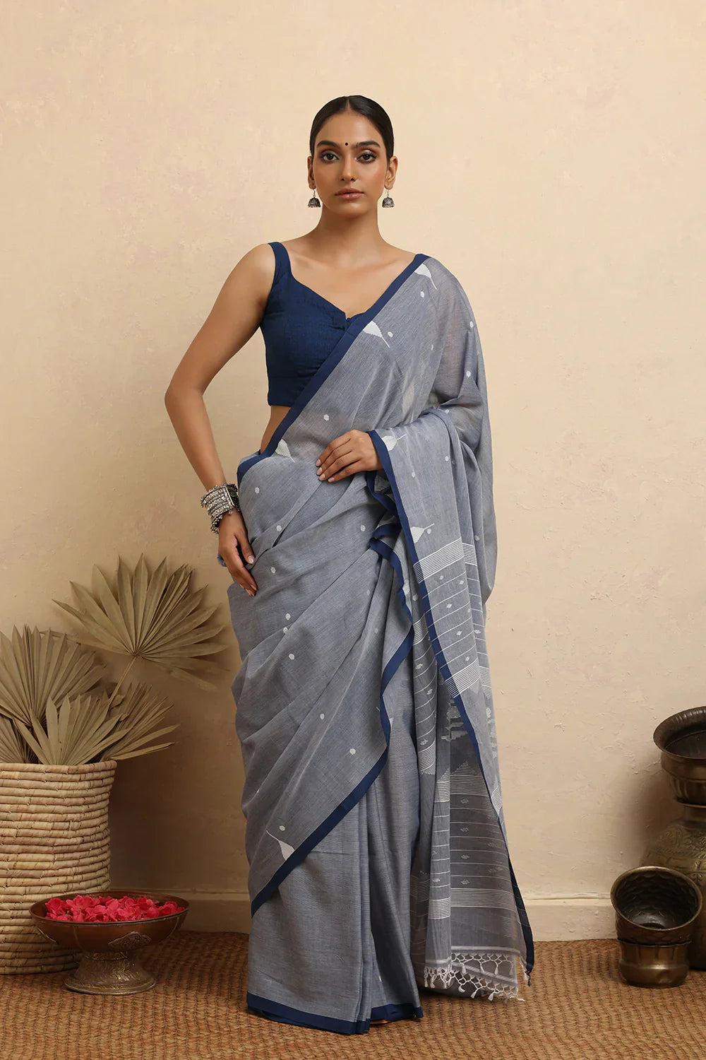 Handloom Grey Pure Cotton Jamdani Saree | SHOBITAM