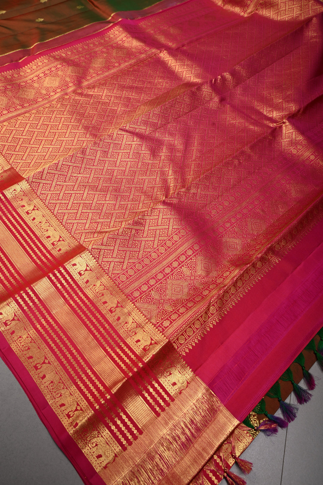 Mehendi Green-Red Dual tone Kanjivaram Pure Silk Saree with Zari Buttas and Vanasingaram Arches on Contrast Zari Border | SILK MARK CERTIFIED