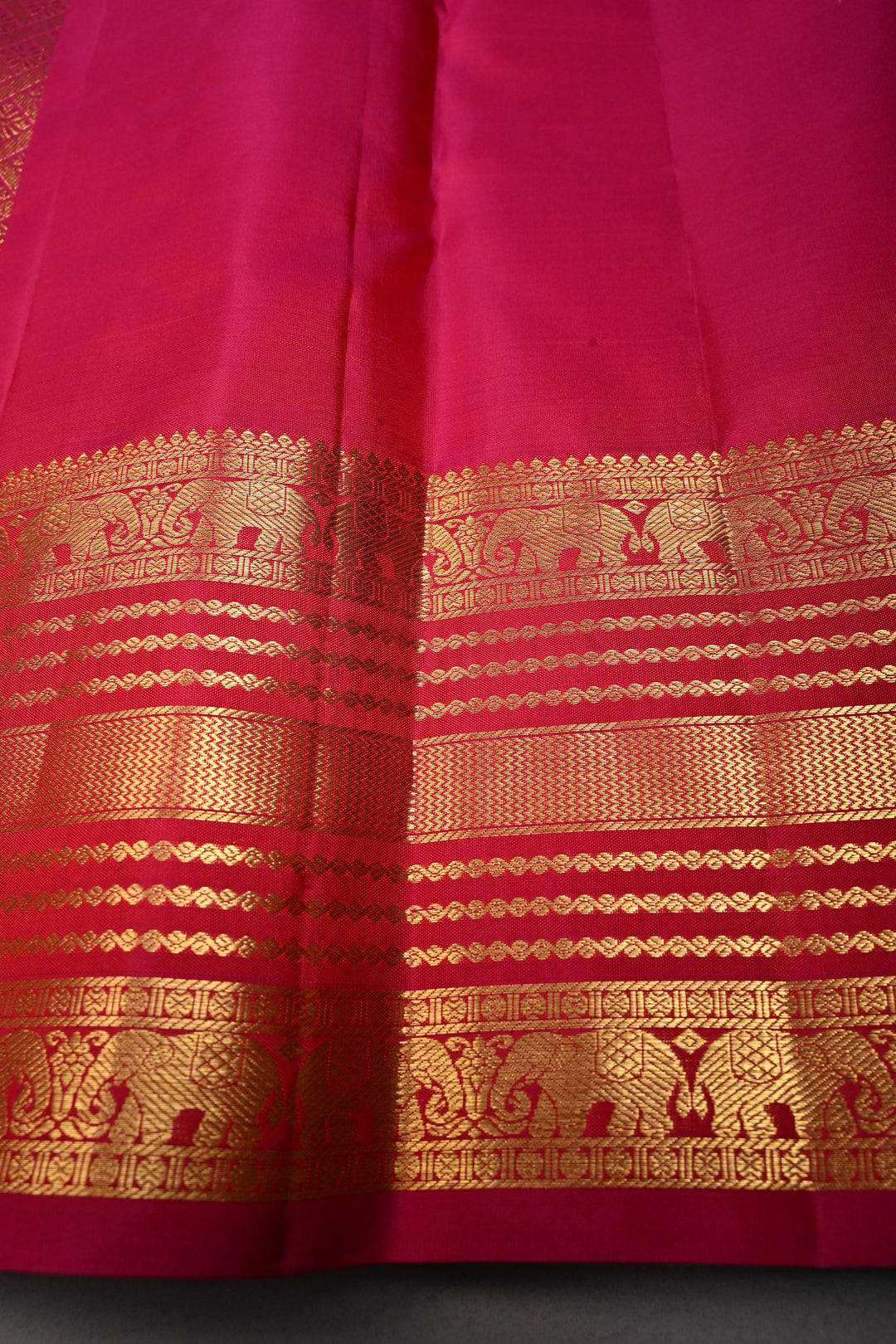 Mehendi Green-Red Dual tone Kanjivaram Pure Silk Saree with Zari Buttas and Vanasingaram Arches on Contrast Zari Border | SILK MARK CERTIFIED