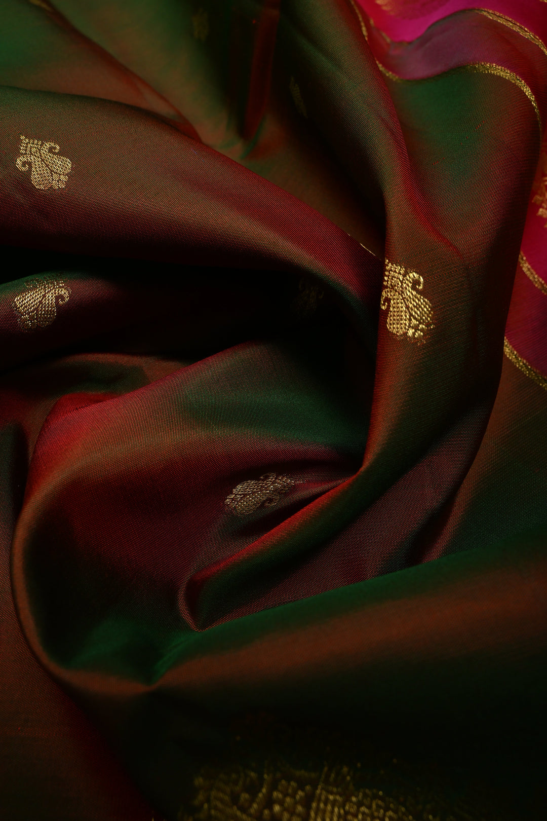 Mehendi Green-Red Dual tone Kanjivaram Pure Silk Saree with Zari Buttas and Vanasingaram Arches on Contrast Zari Border | SILK MARK CERTIFIED