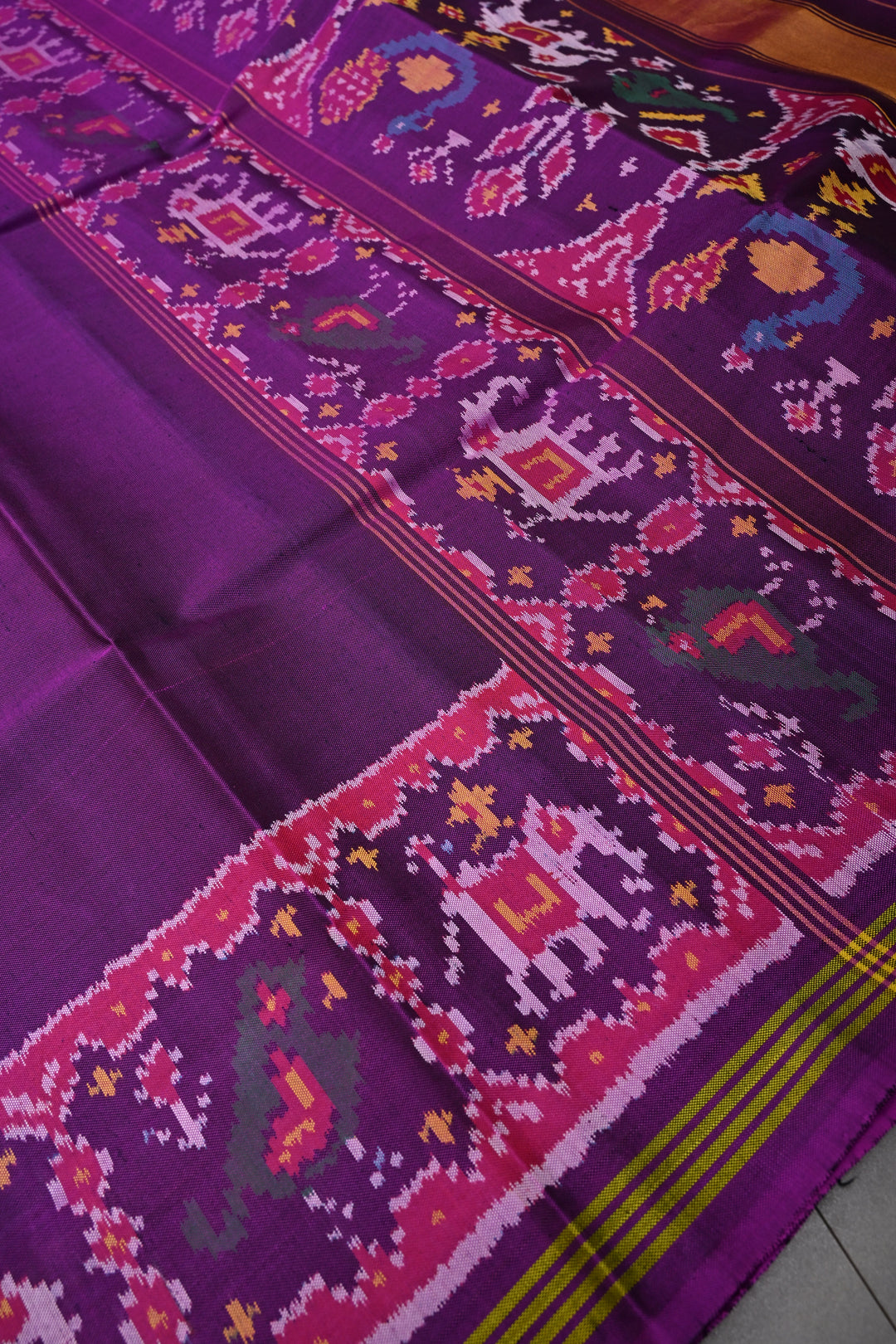 Purple Authentic Patan Patola Single Ikkat Handloom Silk Saree with Heritage borders | SILK MARK CERTIFIED