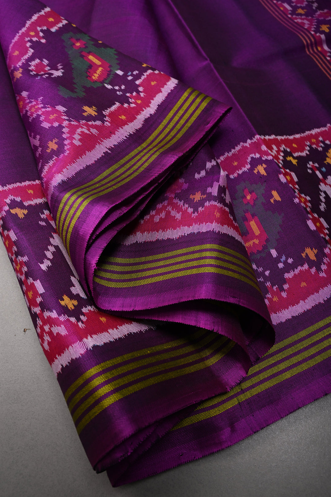 Purple Authentic Patan Patola Single Ikkat Handloom Silk Saree with Heritage borders | SILK MARK CERTIFIED