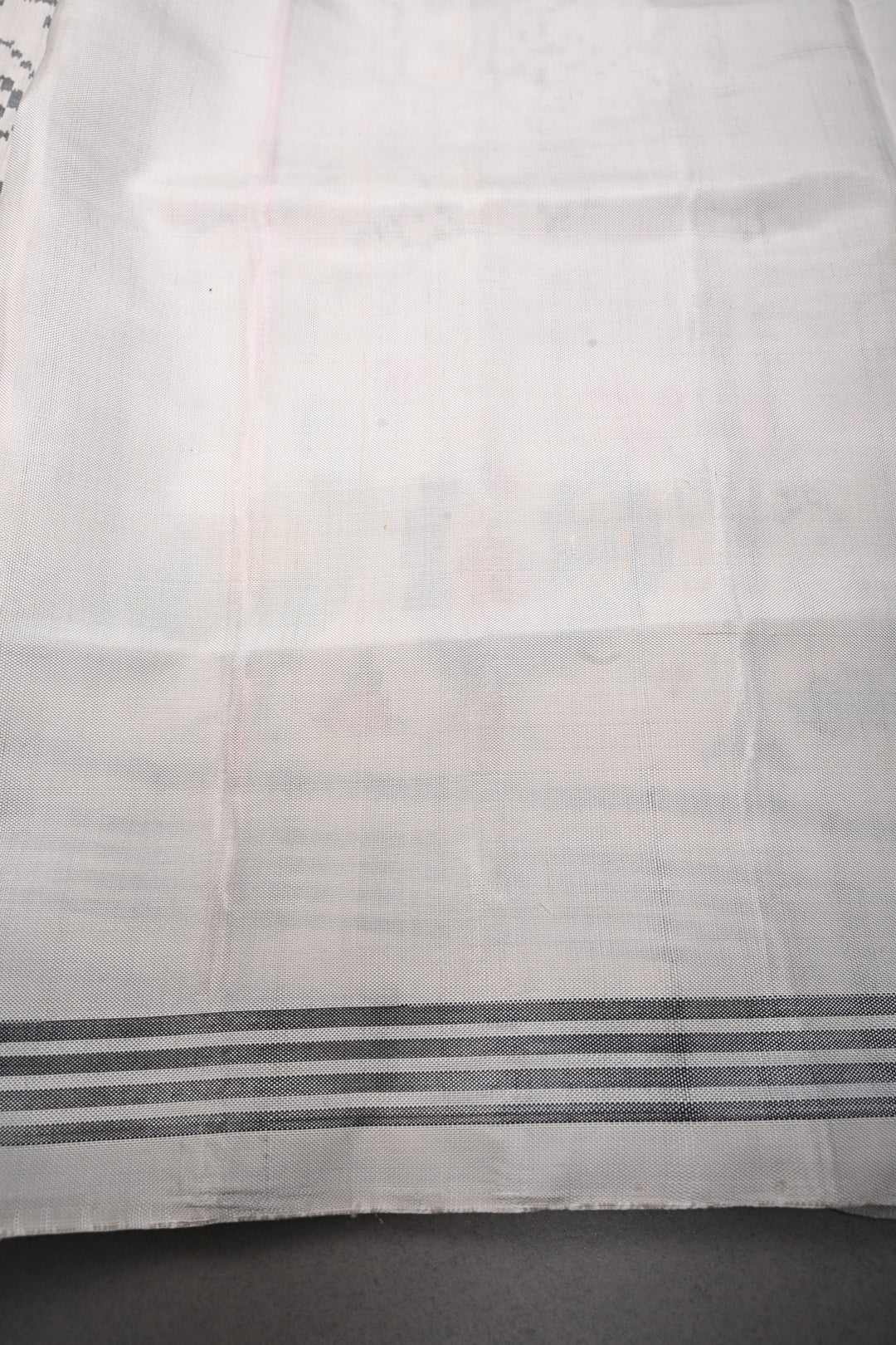 Authentic Patan Patola Single Ikkat Handwoven Pure Silk Saree in Chalk White with intricate geometric motifs | SILK MARK CERTIFIED | SHOBITAM