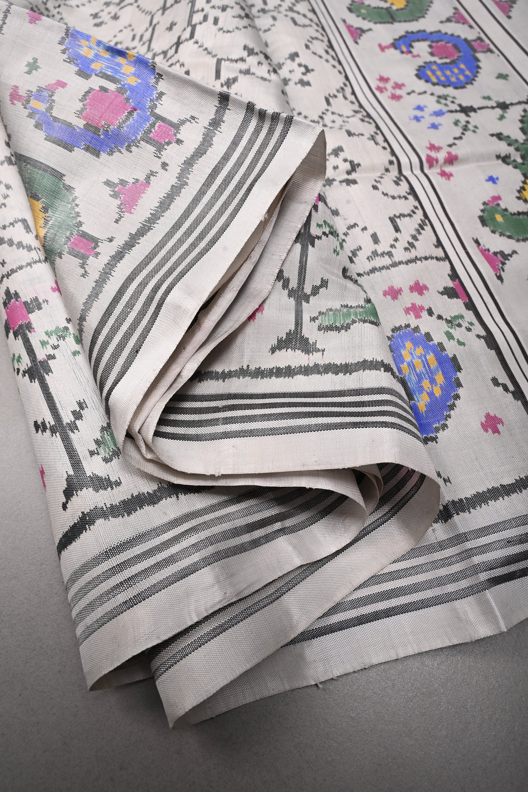 Authentic Patan Patola Single Ikkat Handwoven Pure Silk Saree in Chalk White with intricate geometric motifs | SILK MARK CERTIFIED | SHOBITAM