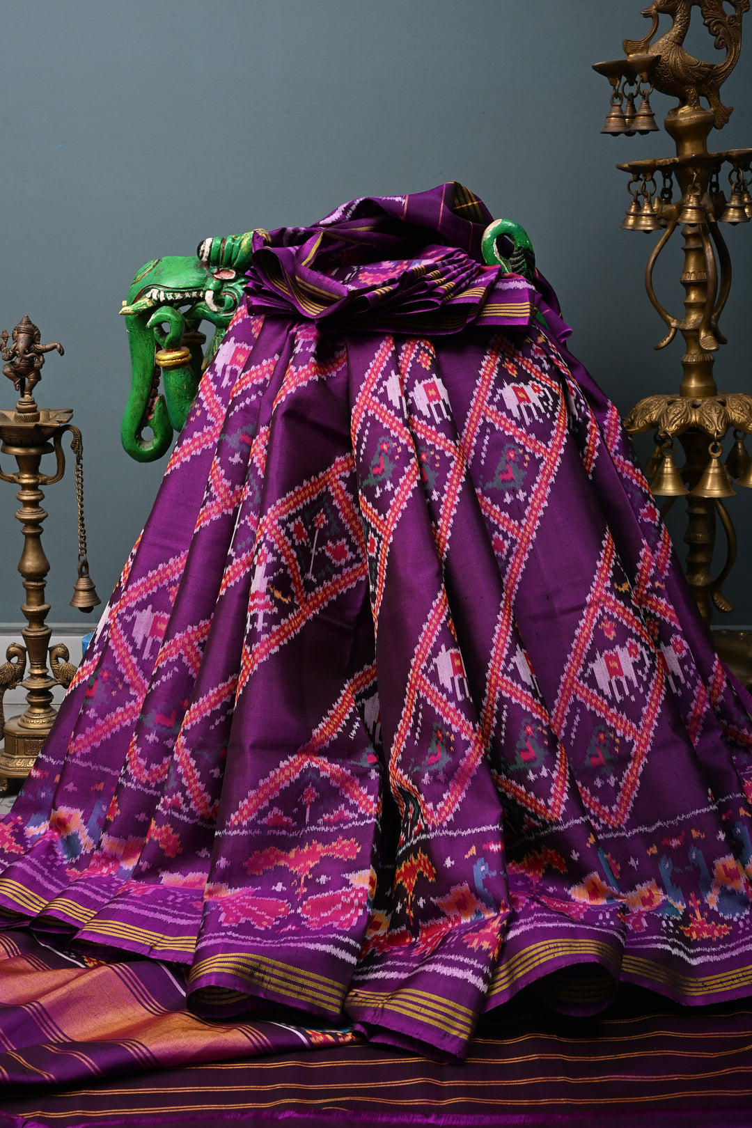 Authentic Patan Patola Single Ikkat Handwoven Saree in Purple Pure Silk with Aada pattern | SILK MARK CERTIFIED | SHOBITAM