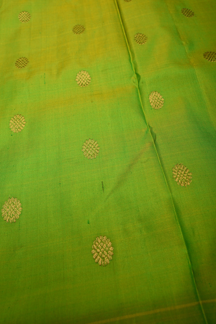 Green Dual tone pure gadwal Silk saree with zari butta and zari border | SILK MARK CERTIFIED